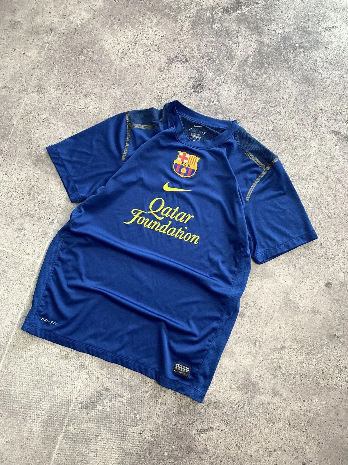 Nike 👉 Vintage Y2K Barcelona Blockcore Faded Sk8 T-Shirt Spain Size US M / EU 48-50 / 2 - 2 Thumbnail