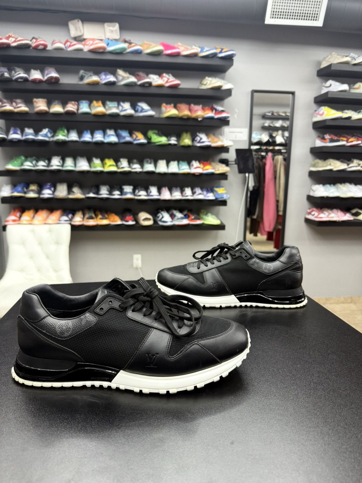 Louis Vuitton Louis Vuitton Run away black monogram sneaker sz 9LV / 10US Size US 10 / EU 43 - 1 Thumbnail