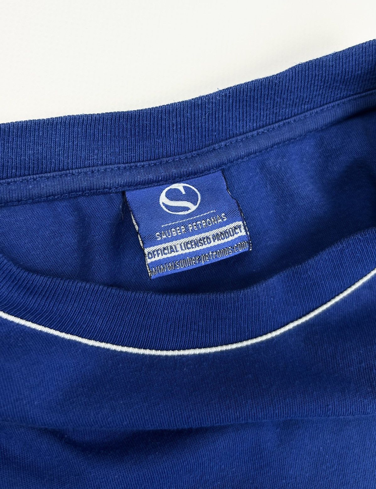 Formula 1 × Vintage Vintage Sauber Petronas F1 Racing Tee Rare T shirt 2005 Size US S / EU 44-46 / 1 - 7 Thumbnail