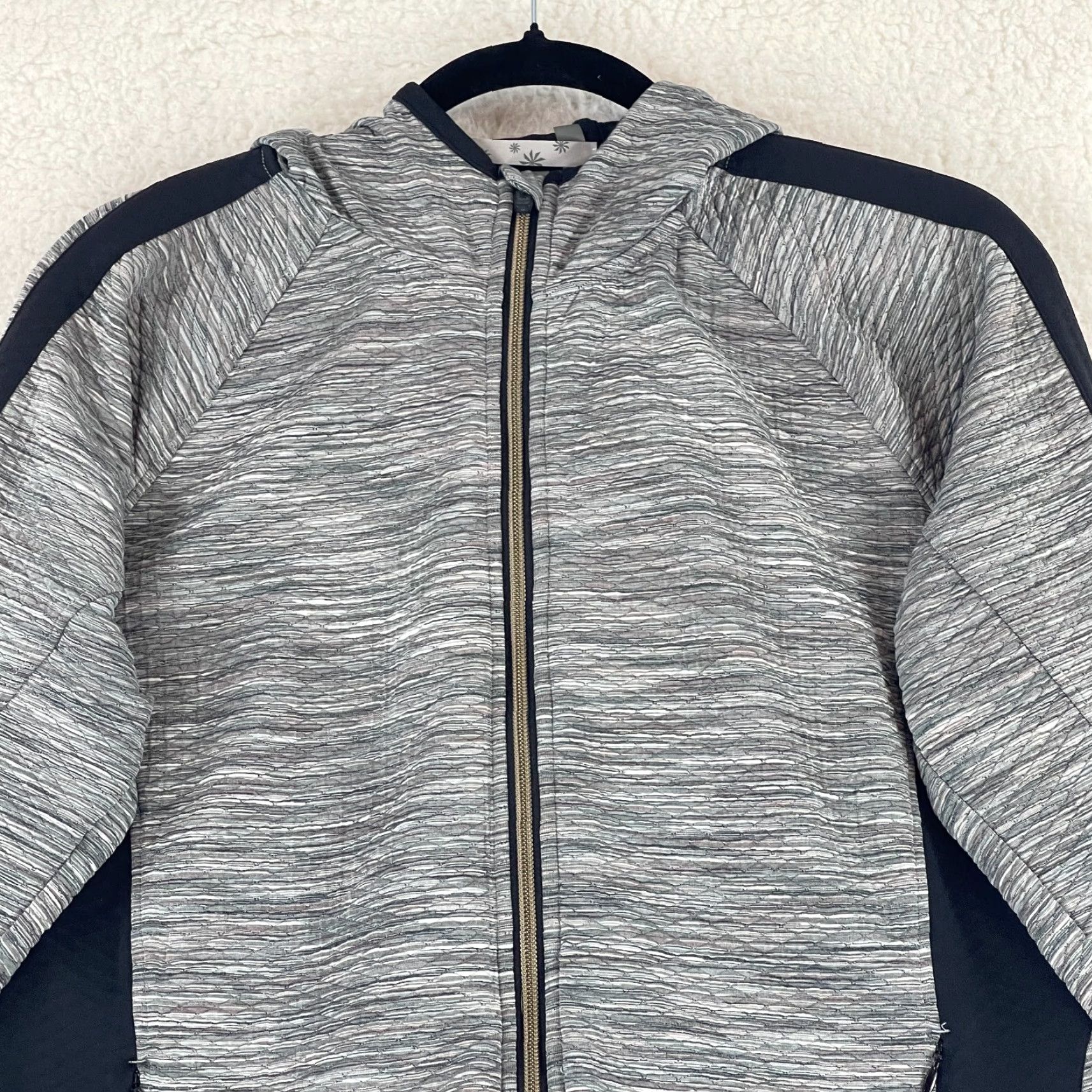 Athleta Athleta Snowscape Quilted Hoodie Jacket Womens Large Gray Long Sleeve Zip Up Size L / US 10 / IT 46 - 3 Thumbnail