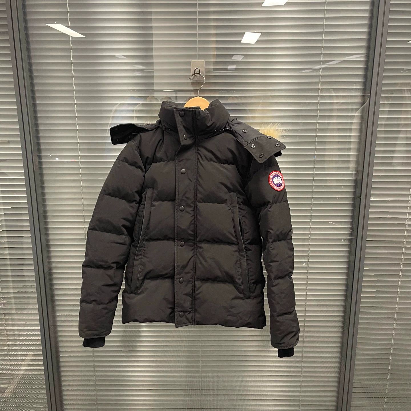 Canada Goose Canada Goose Wyndham M 95 New Down Jacket Hole Size M / US 6-8 / IT 42-44 - 1 Thumbnail