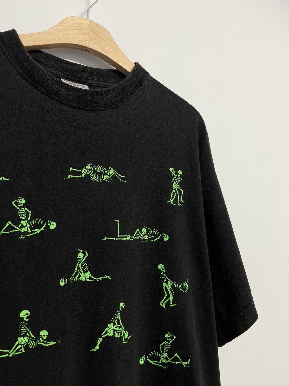 Fashion Victim × Vintage 1990 Fashion Victim Skeleton Sex Positions T-Shirt Size US XL / EU 56 / 4 - 4 Thumbnail