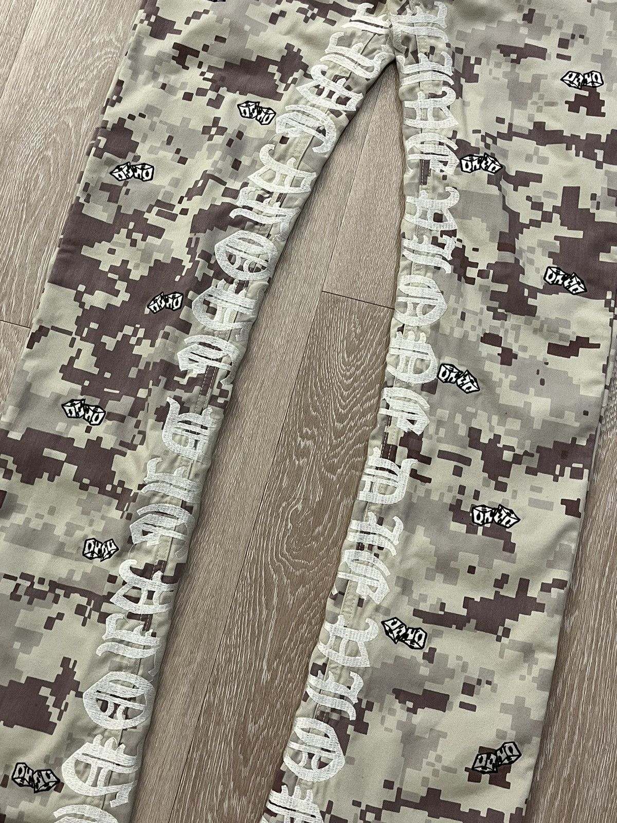 Vlone Vlone Digi Camo Old English Denim Size US 32 / EU 48 - 3 Thumbnail