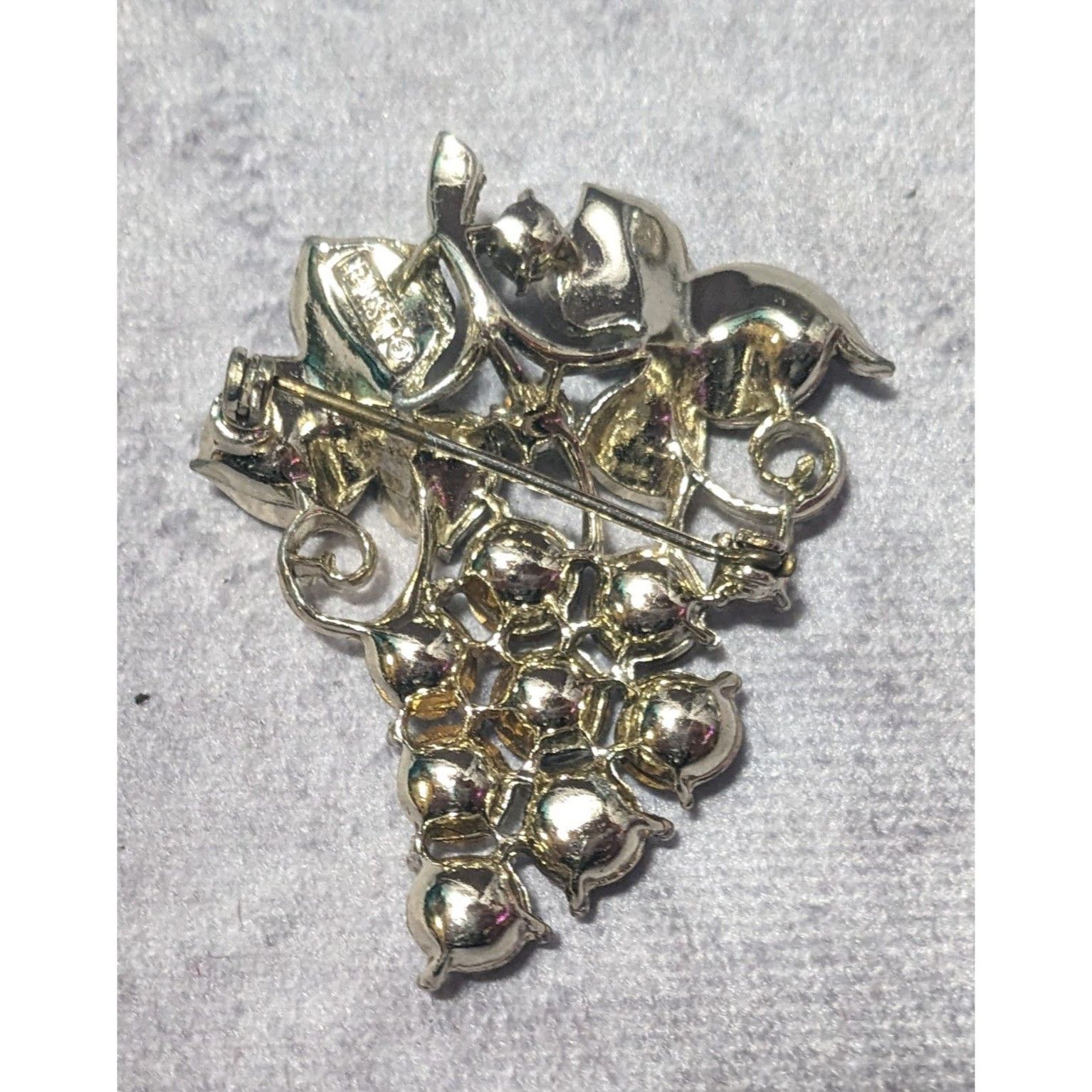 Other Vintage Lisner Grape Bunch Gold Tone Rhinestone Brooch Size ONE SIZE - 8 Thumbnail