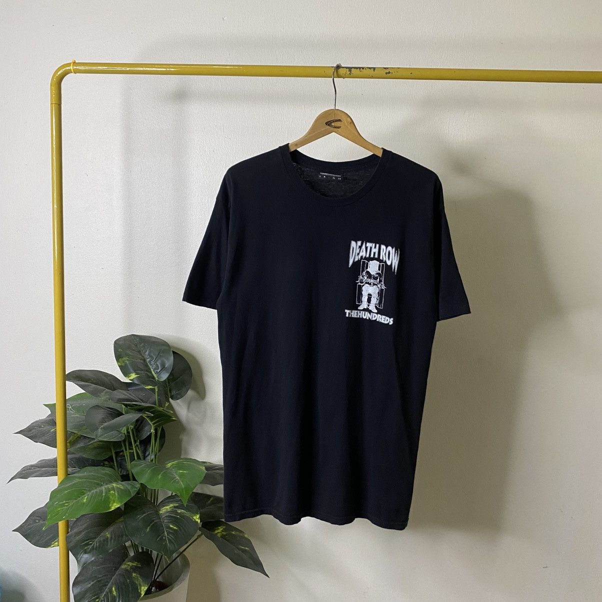 Death Row Records The Hundreds x Death Row Records Collaboration Tee Size US M / EU 48-50 / 2 - 1 Thumbnail