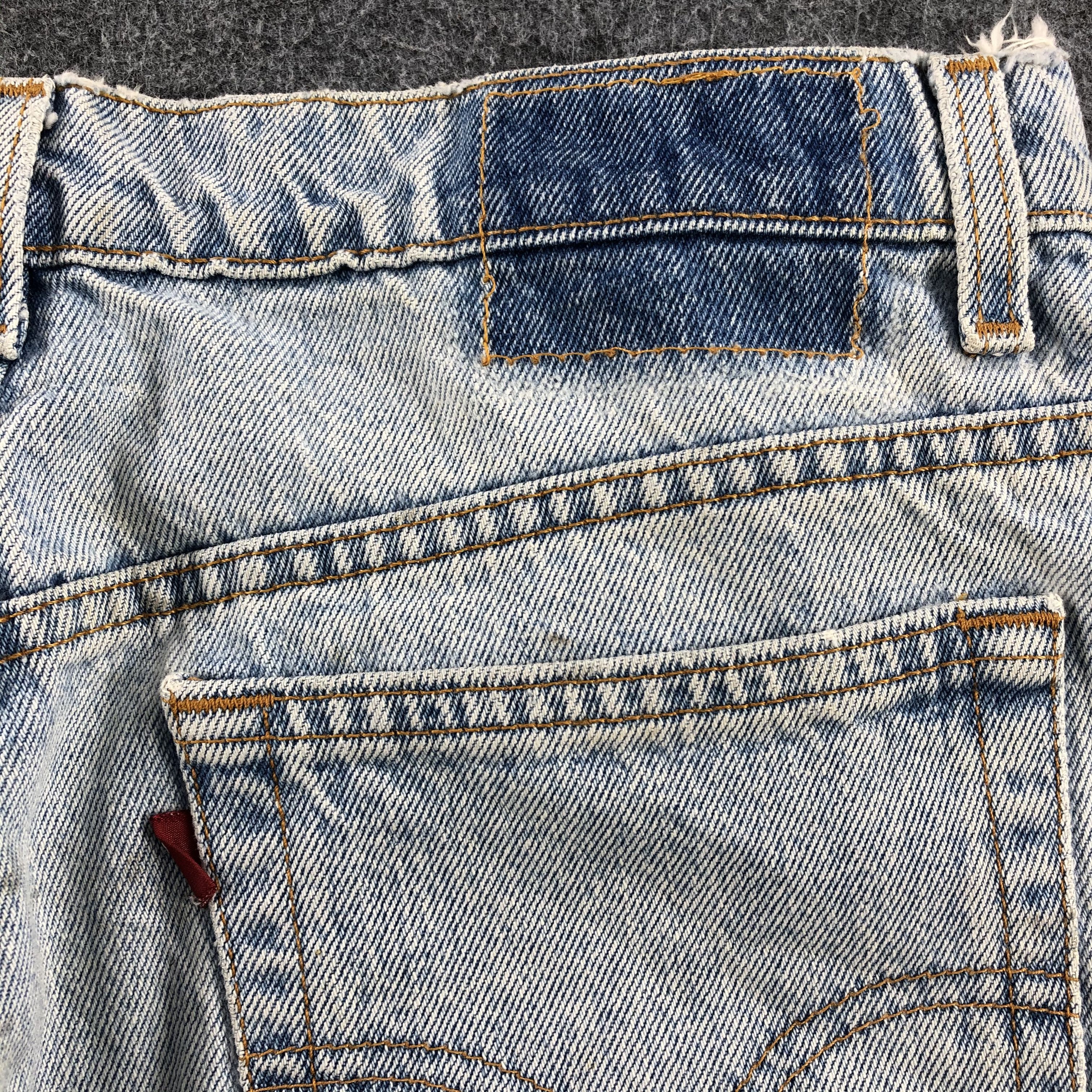 Levi's Vintage 90s Light Wash Levis Jeans- J1301 Size US 33 - 5 Thumbnail