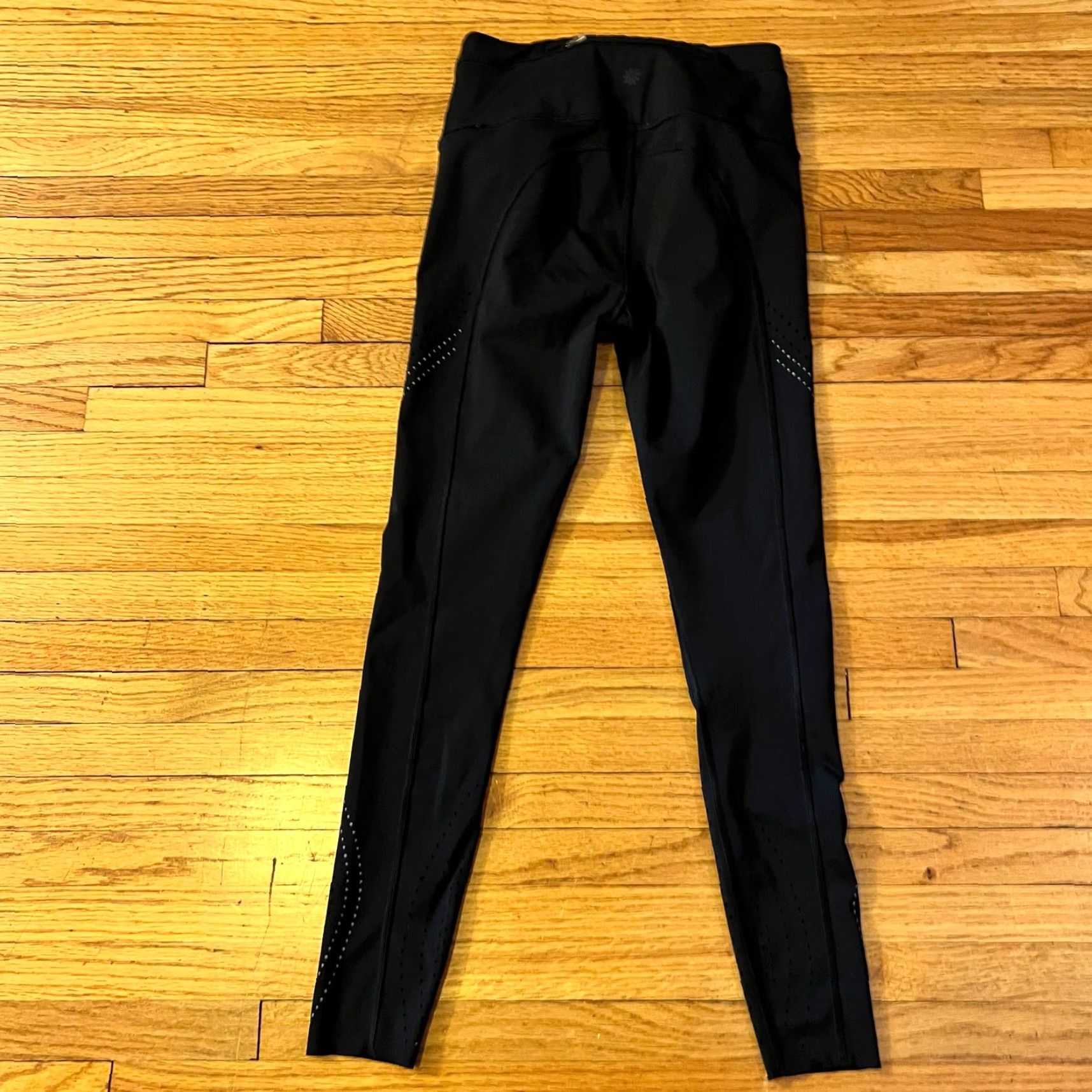 Athleta Athleta Leggings Womens XS Accelerate Lasercut 7/8 Tight Black Pants Size 26" / US 2 / IT 38 - 4 Thumbnail