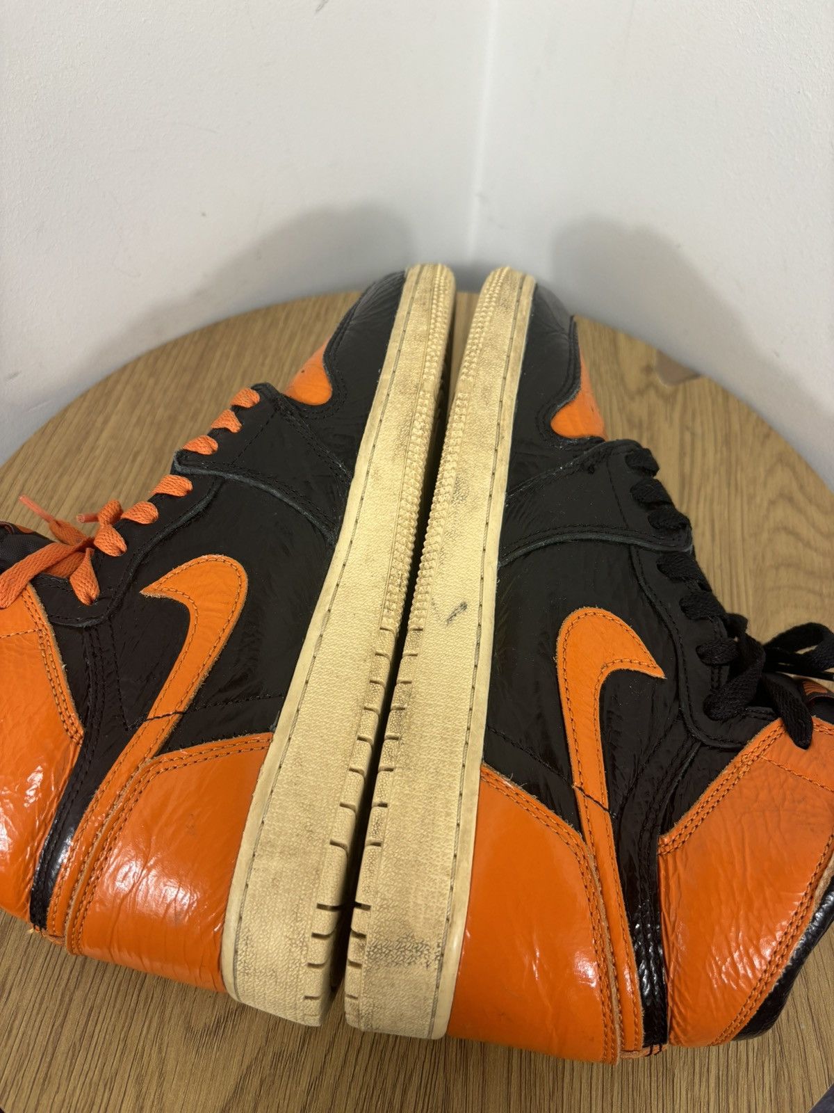 Jordan Brand Air Jordan 1 Retro High OG Shattered Backboard 3.0 Sneakers Size US 6 / EU 39 - 16 Thumbnail