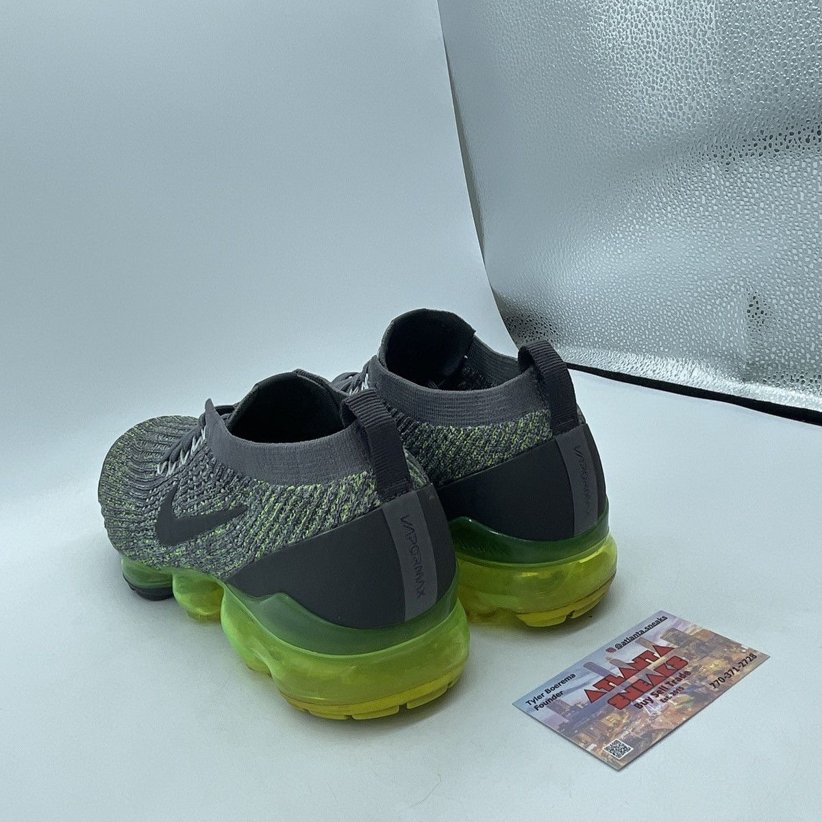 Nike Air vapormax flyknit grey volt Size US 9 / EU 42 - 4 Thumbnail