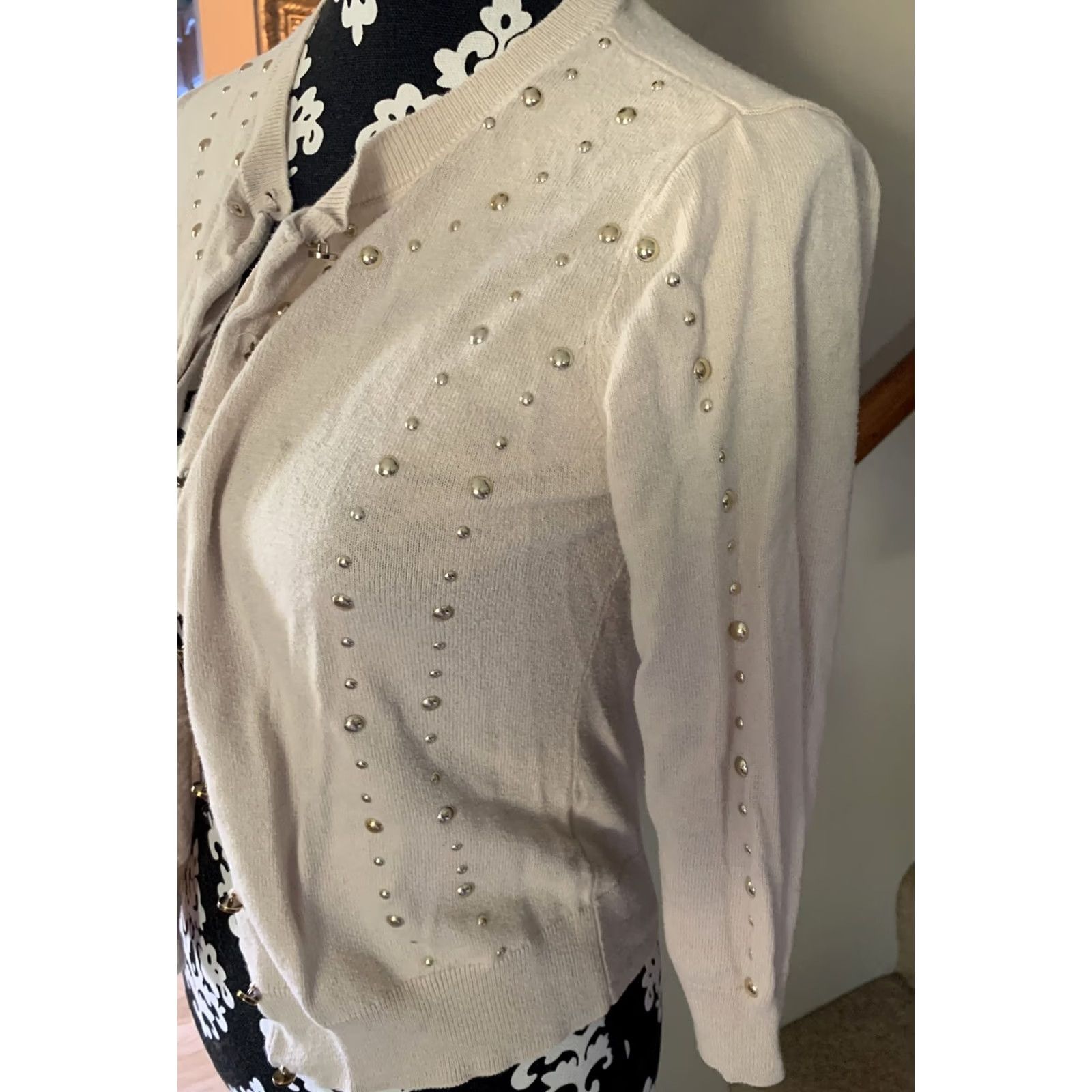 Vintage New York & Company Cardigan Sweater Women’s Tan Beige Gold Stud Detail Size S Knit Cotton Rayon Nylon Size S / US 4 / IT 40 - 3 Thumbnail