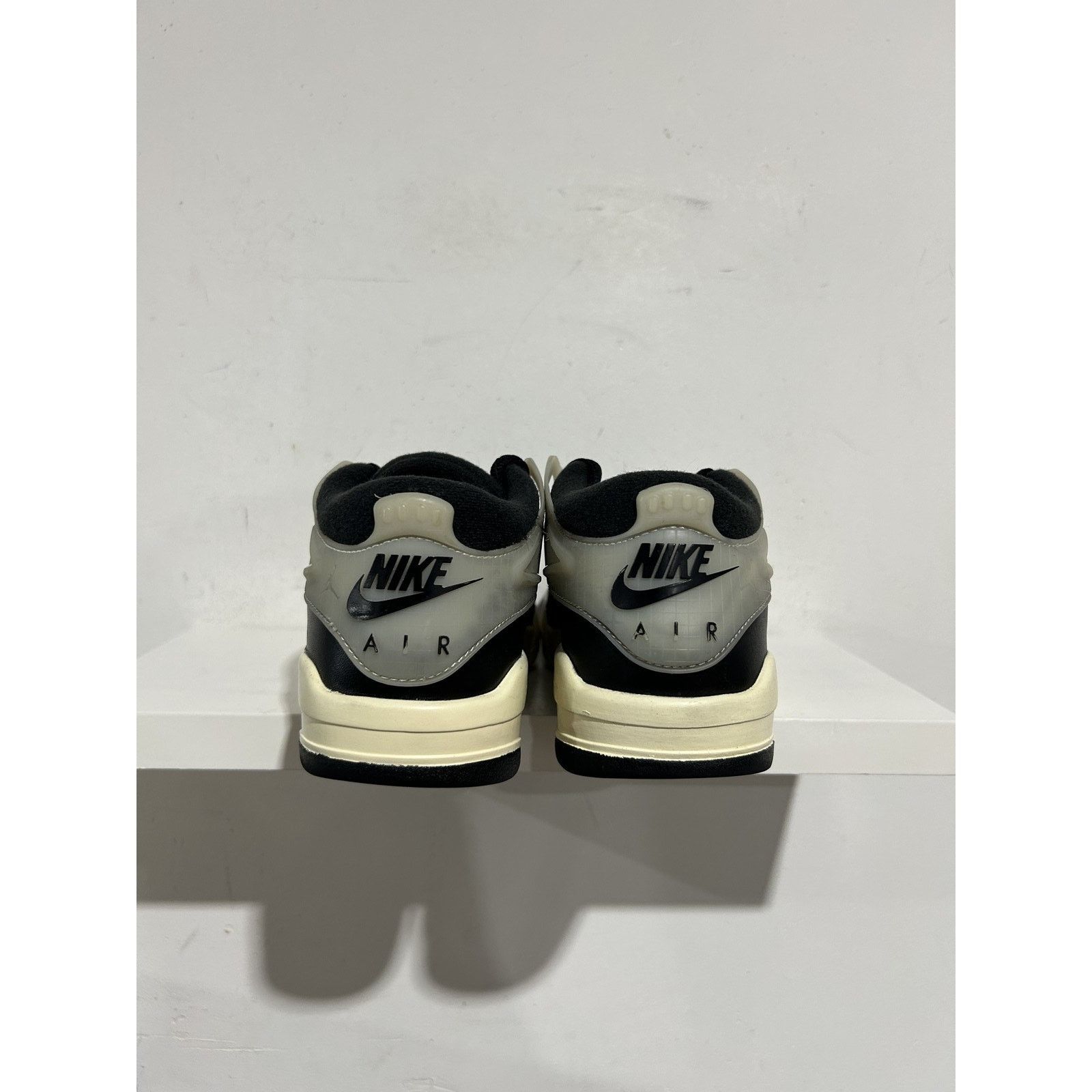 Jordan Brand JORDAN 4 RM BLACK SAIL SIZE 7 PREOWNED Size US 7 / IT 37 - 3 Thumbnail