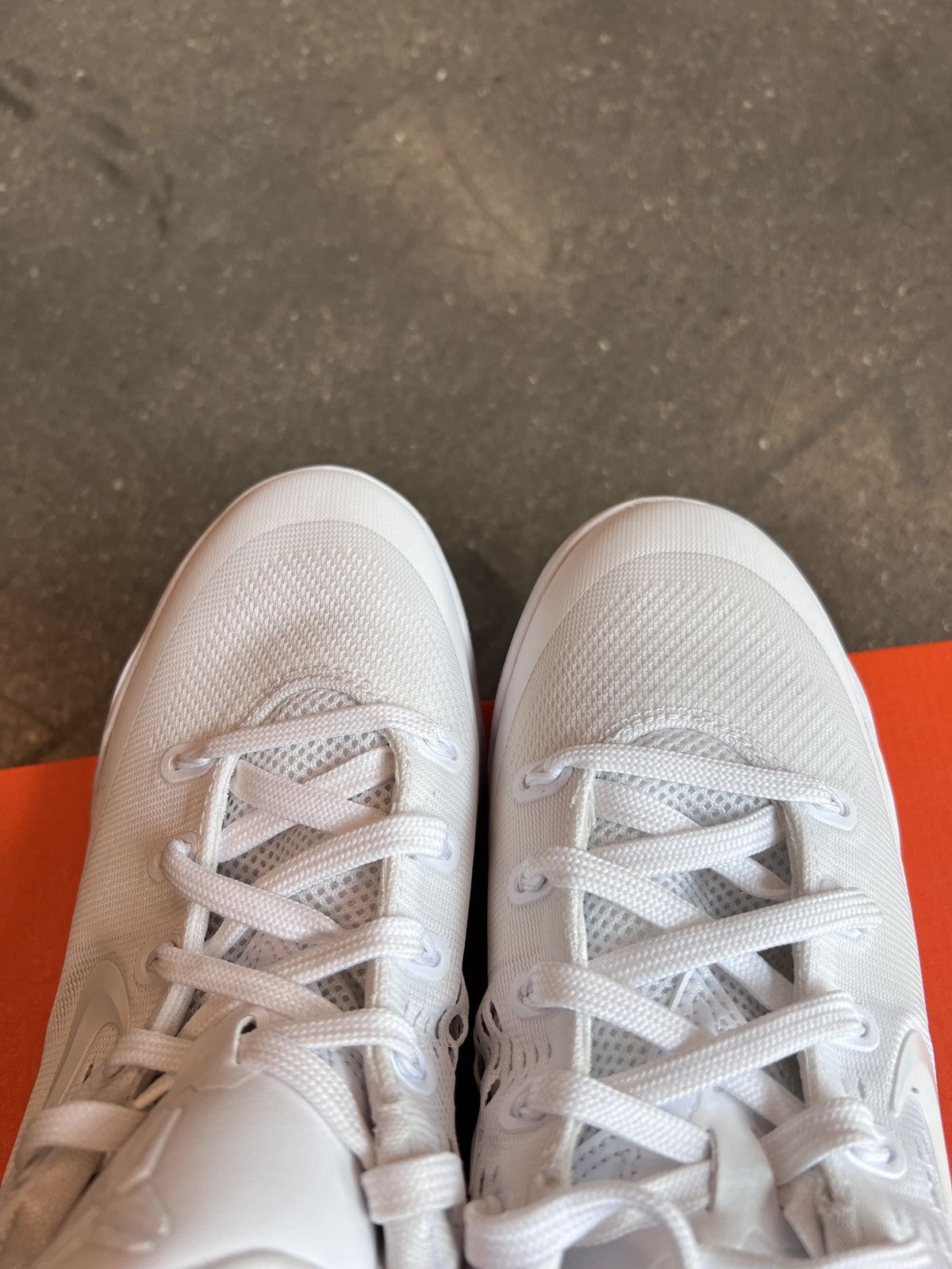 Nike Kobe 9 Low Halo Size 5.5Y Size US 5.5 / EU 38 - 6 Thumbnail