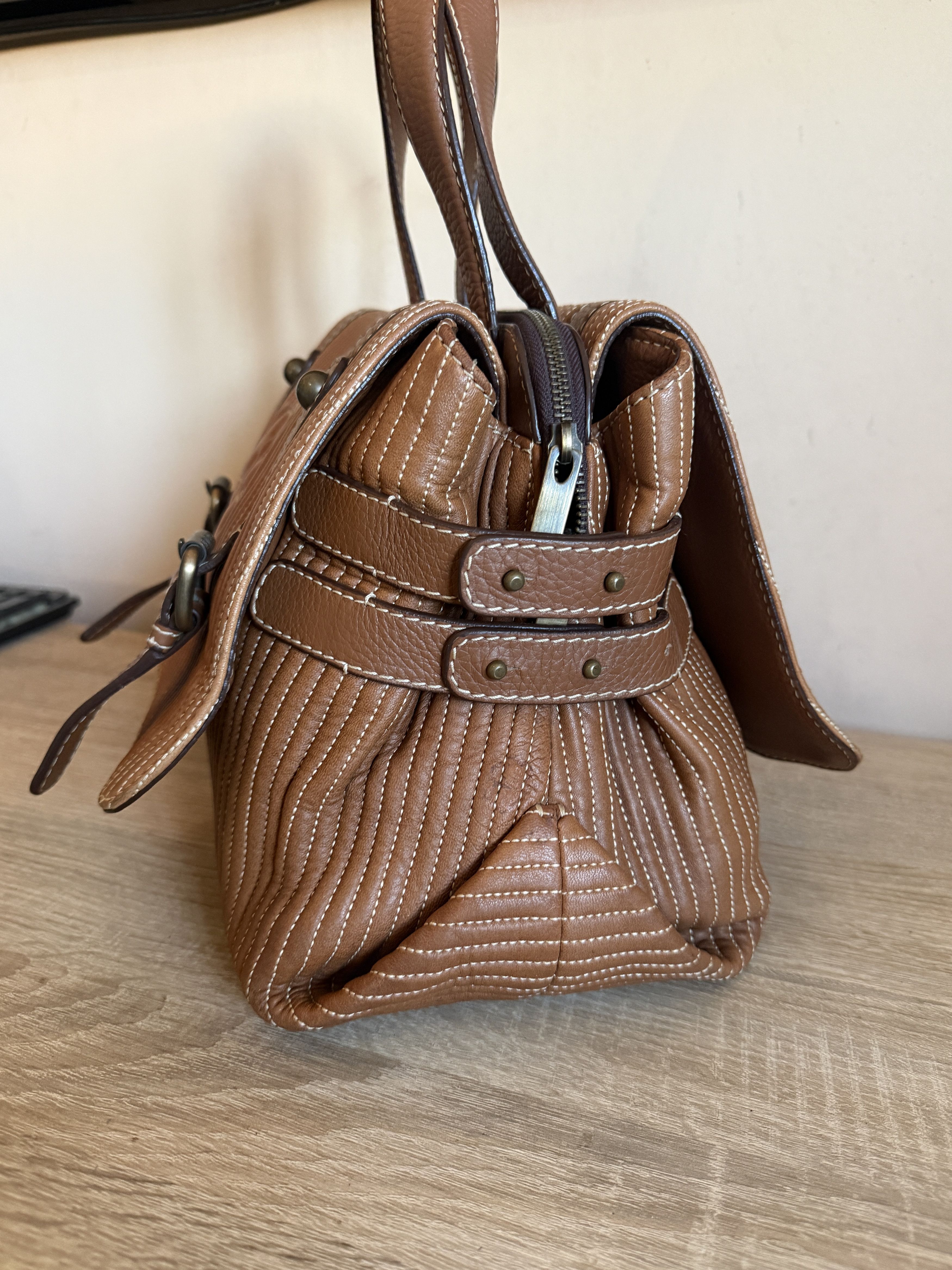 Carolina Herrera Rare handbag quilted leather camel brown CH monogrammed Size ONE SIZE - 4 Thumbnail