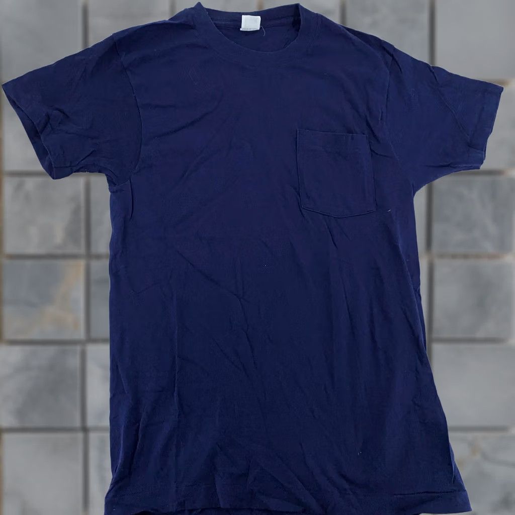 Fruit Of The Loom VINTAGE Fruit of the Loom Navy Blue Pocket Shirt Mens S/M Crew Neck Short Sleeve Cotton T-Shirt USA Blank Tee Pocketed All Seasons Size US S / EU 44-46 / 1 - 1 Thumbnail