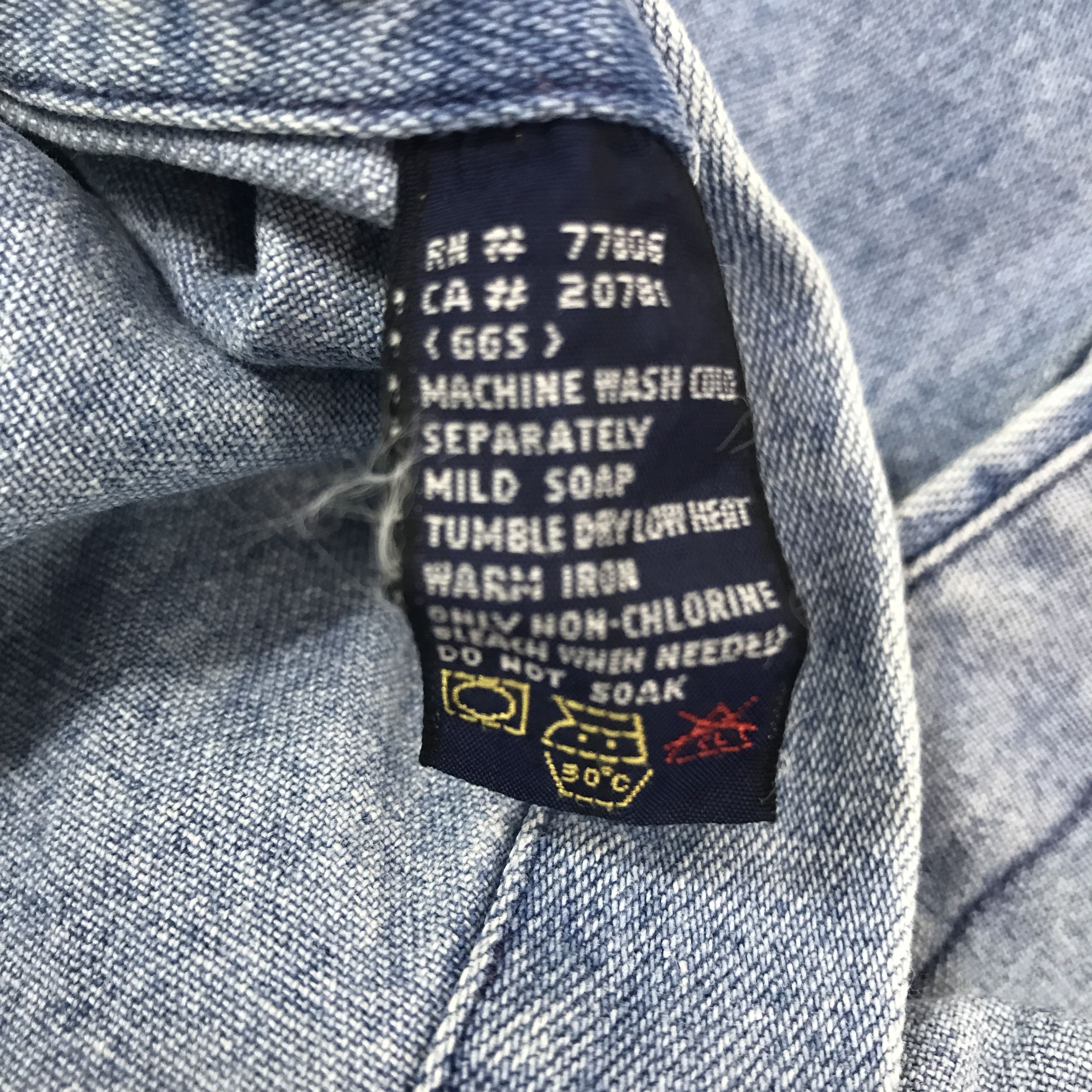 Tommy Hilfiger Vintage Tommy Hilfiger denim button up shirt K44B58 Size US L / EU 52-54 / 3 - 12 Thumbnail