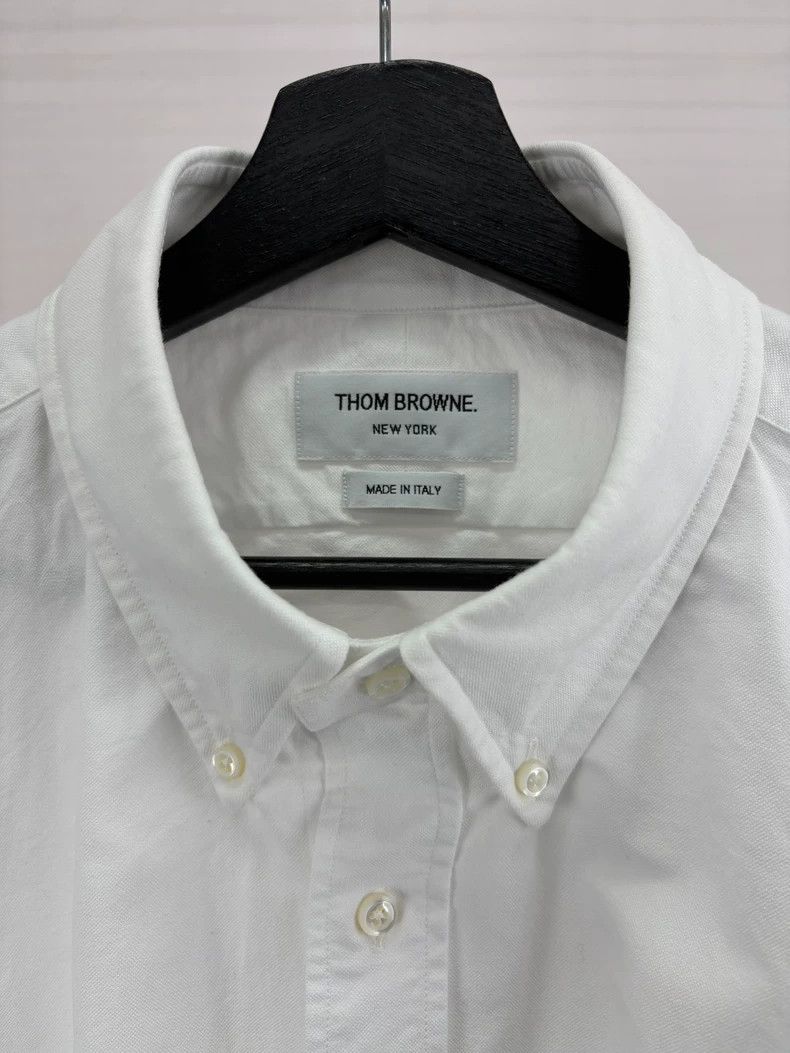 Thom Browne Thom Browne Color logo white shirt Size US XL / EU 56 / 4 - 3 Thumbnail