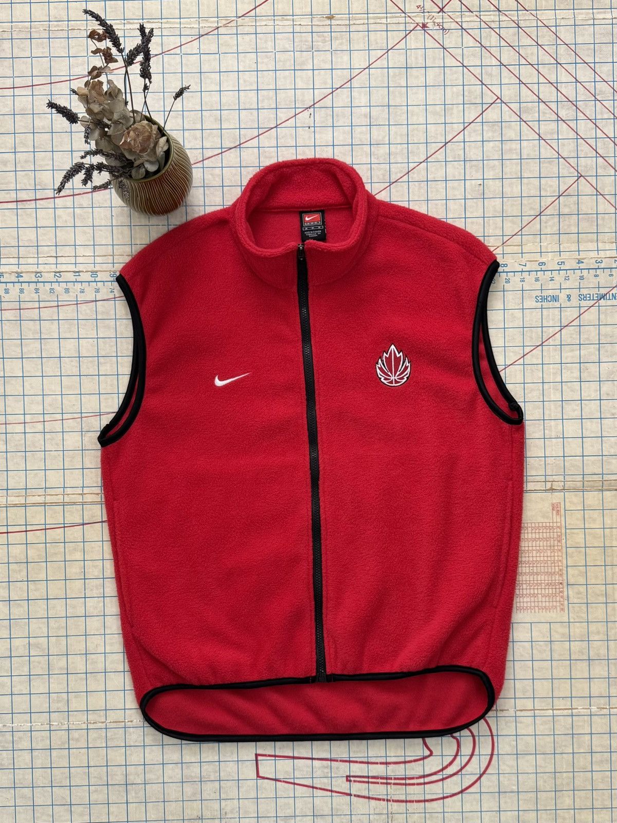 Nike × Vintage Vintage Nike Team Canada Basketball Fleece Full Zip Vest Med Size US M / EU 48-50 / 2 - 1 Thumbnail