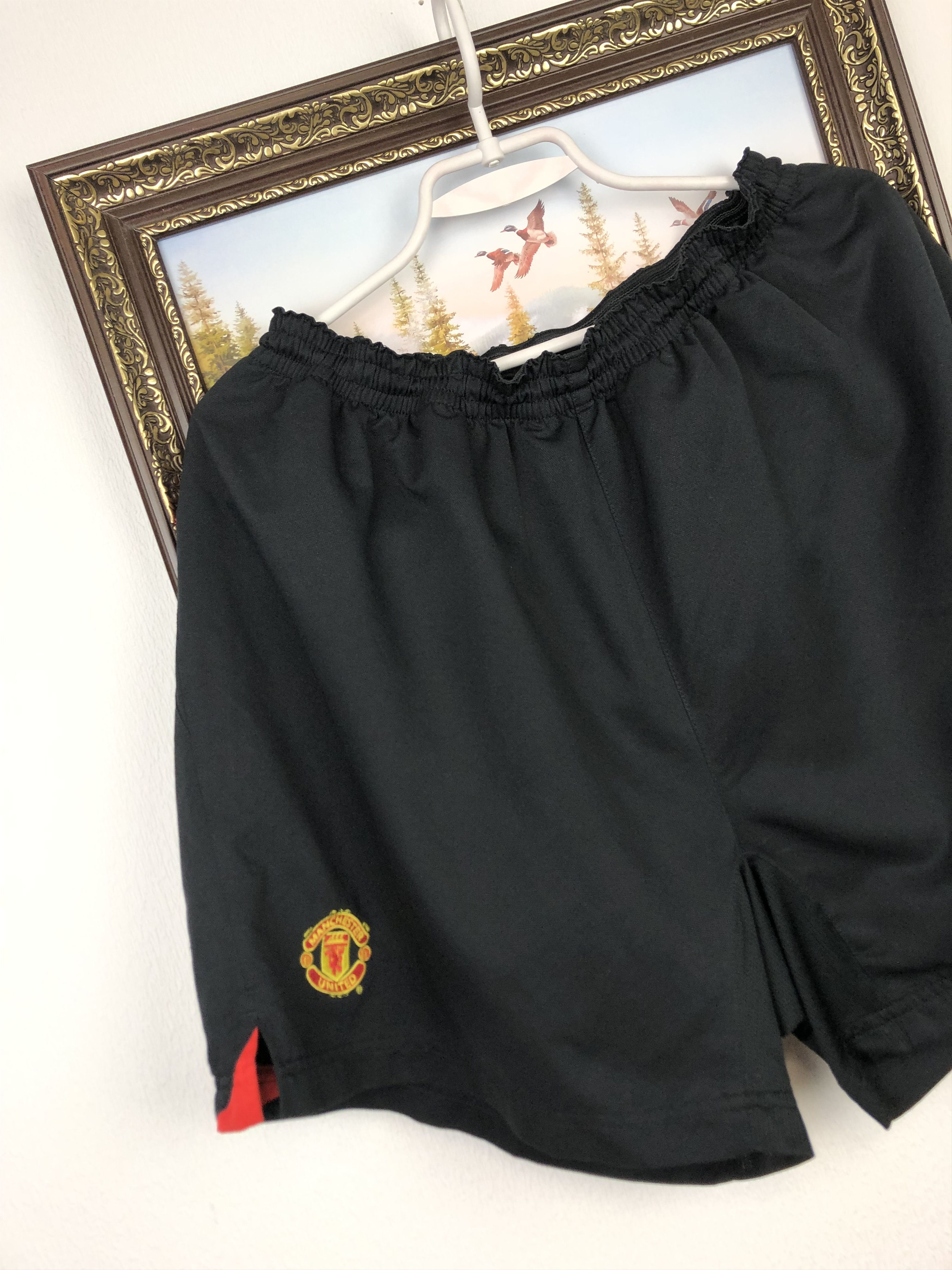 Nike Vintage Nike Manchester United Football Shorts Soccer SizeXL Size US 36 / EU 52 - 3 Thumbnail