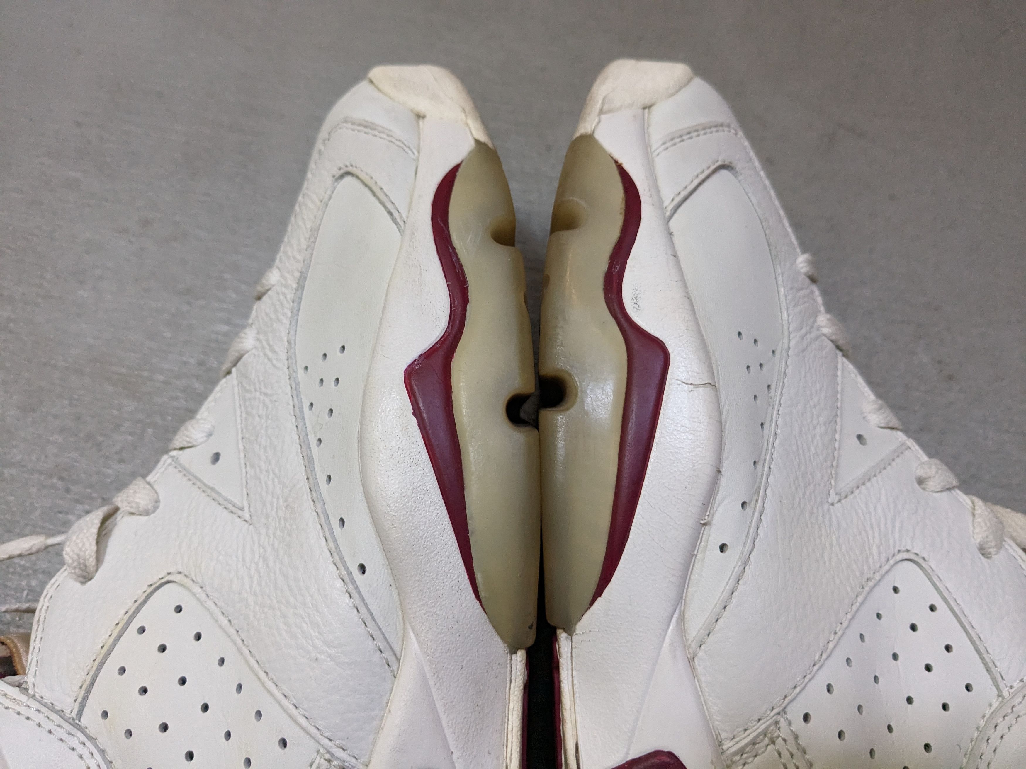 Jordan Brand × Nike Nike Air Retro Jordan 6 Maroon Size 10.5 2015 384664-116 Size US 10.5 / EU 43-44 - 7 Thumbnail