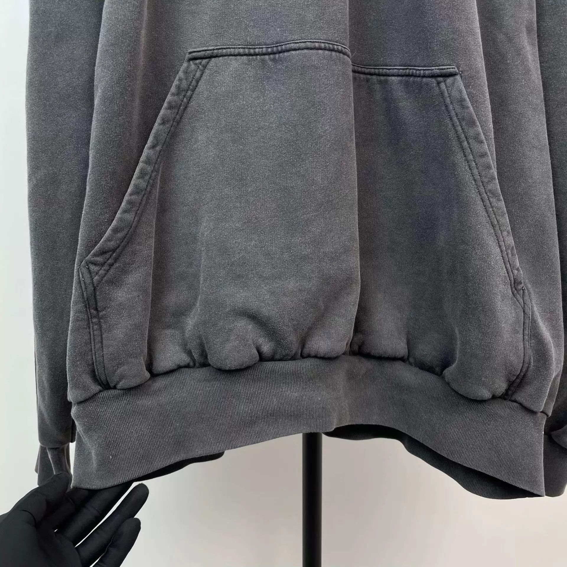Balenciaga Balenciaga Gray Hoodie US2 260206ZZLVB05 Size US M / EU 48-50 / 2 - 8 Thumbnail