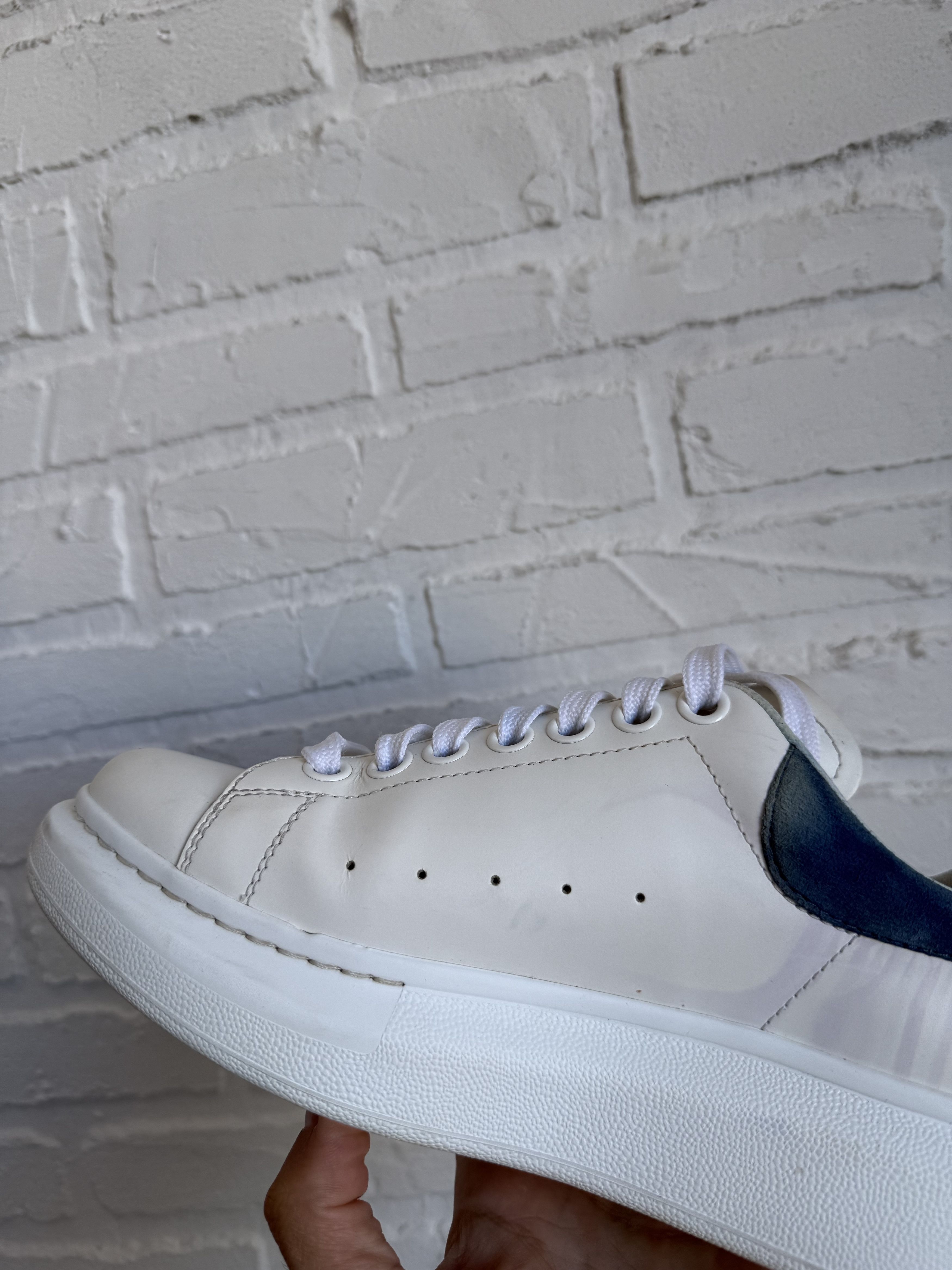 Alexander McQueen Alexander McQueen oversized sneakers white navy Size US 7 / IT 37 - 10 Thumbnail