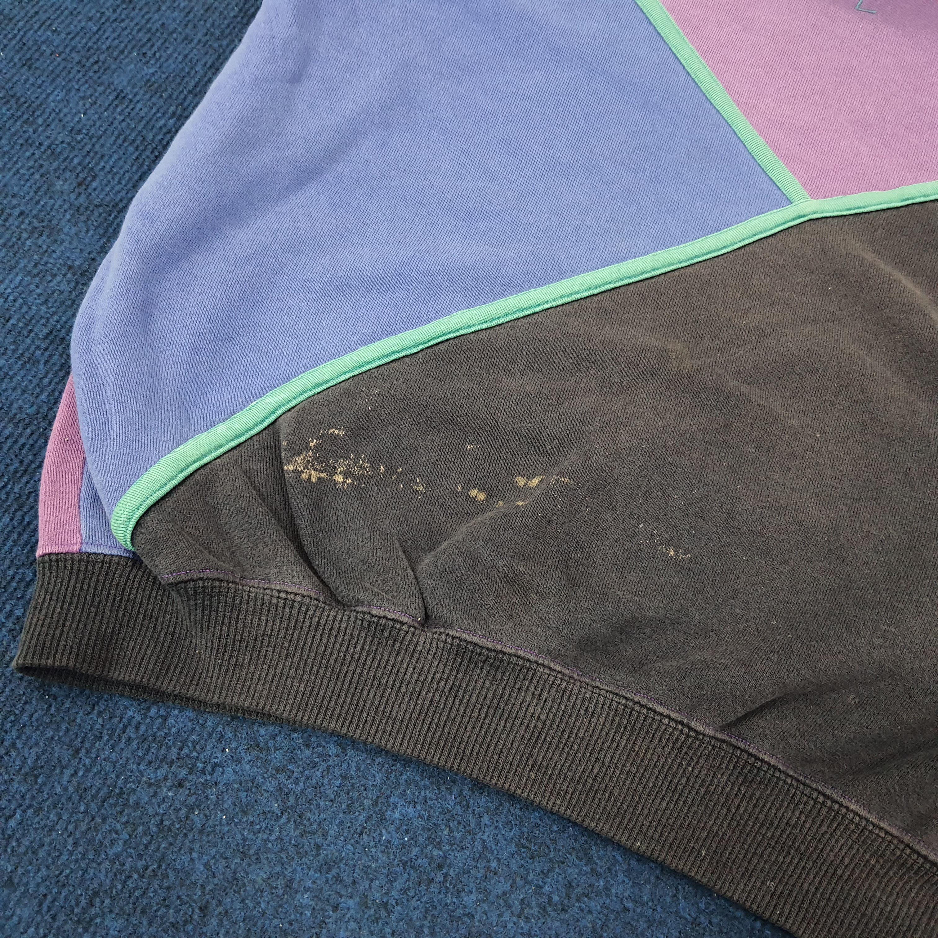 Designer × Vintage × Yves Saint Laurent Vintage Yves Saint Laurent Center Logo Sweatshirts C222N11 Size US L / EU 52-54 / 3 - 8 Thumbnail