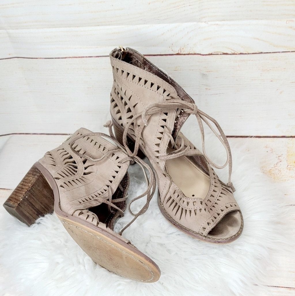 Vince Camuto Vince Camuto leather eyelet lace up peep toe heels booties 7 Size US 7 / IT 37 - 1 Thumbnail