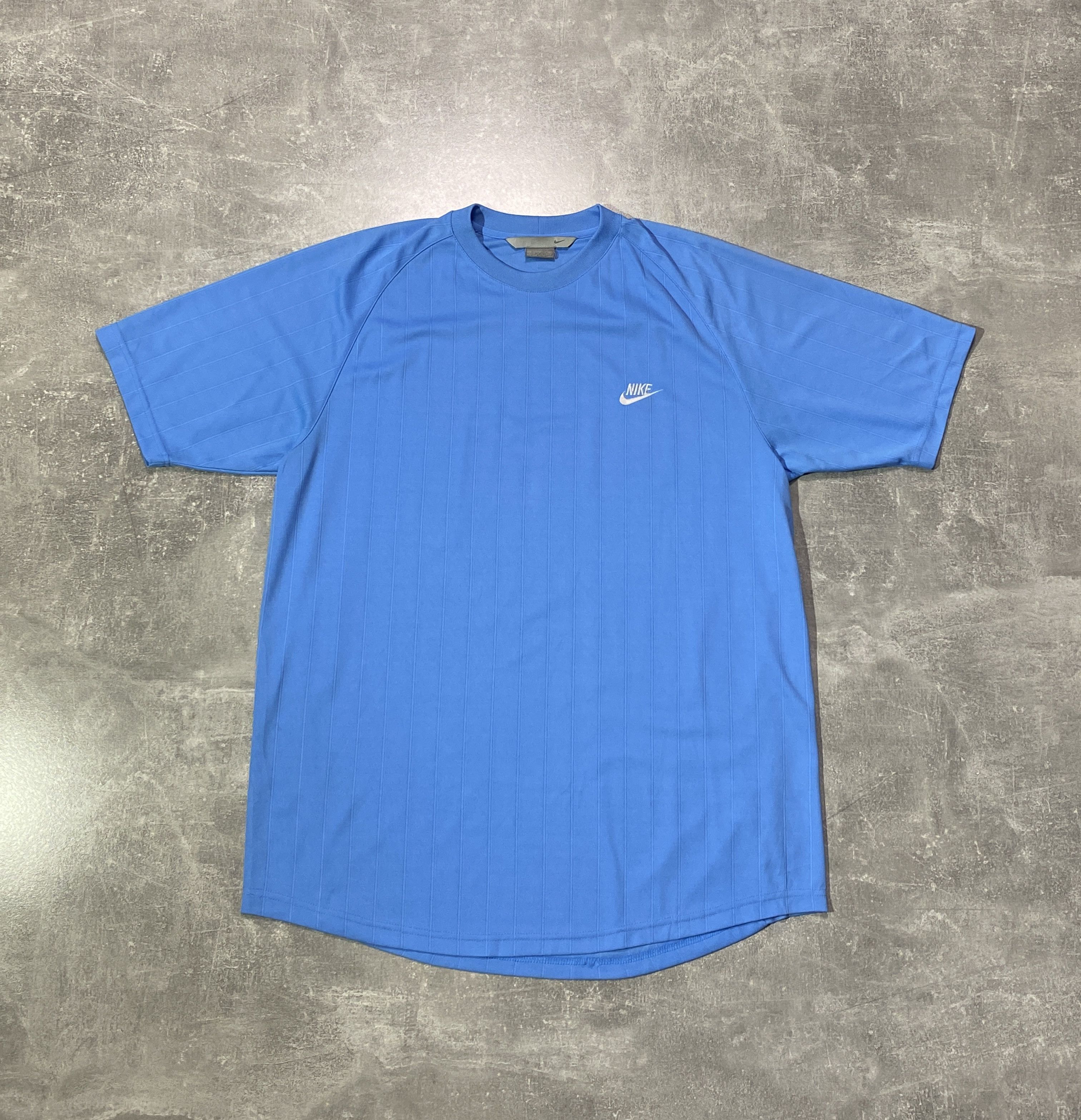 Nike Vintage 00s Nike Blue T-shirt Size US L / EU 52-54 / 3 - 1 Thumbnail