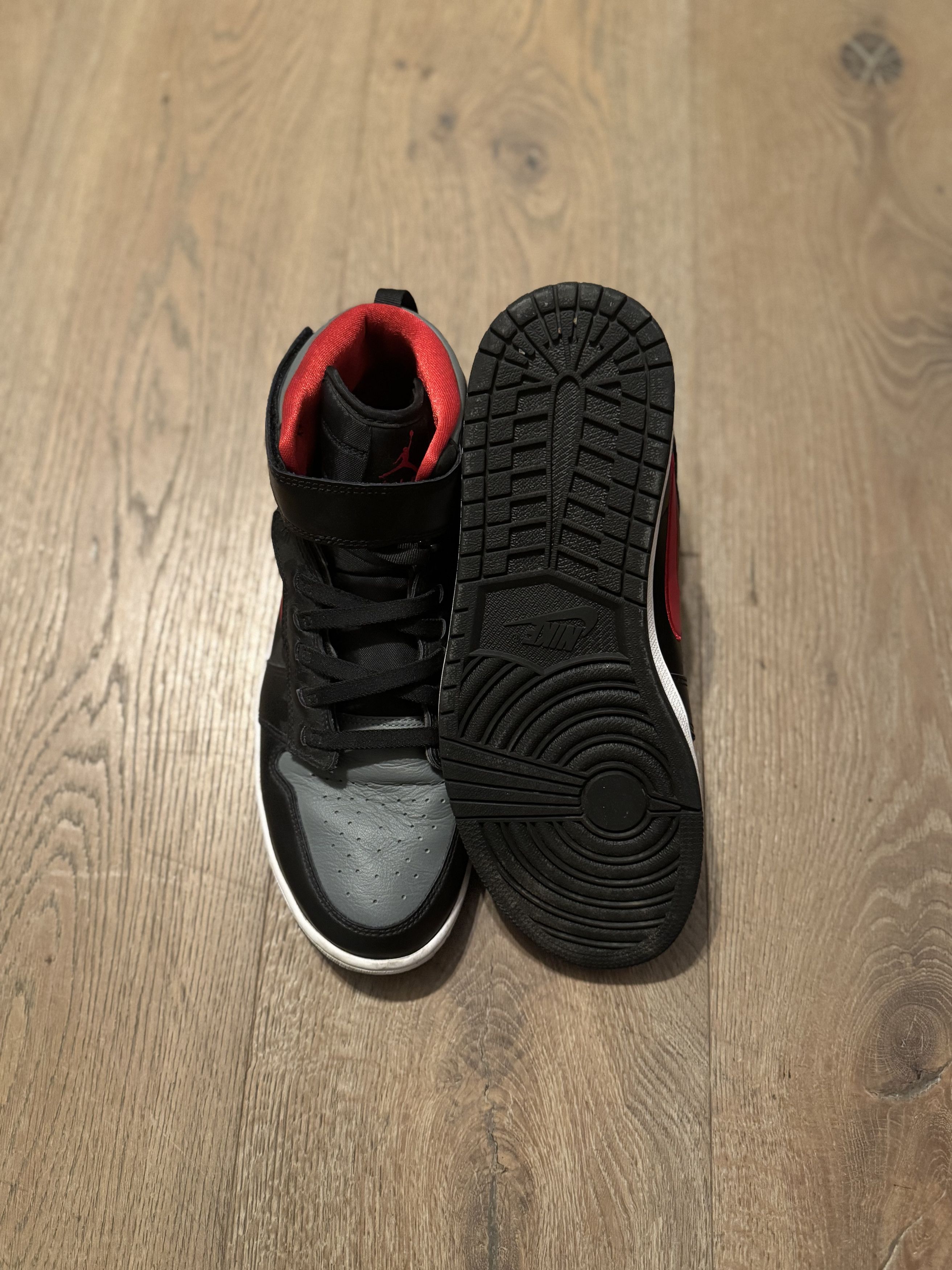 Jordan Brand Jordan 1 High FlyEase Size US 12 / EU 45 - 1 Thumbnail