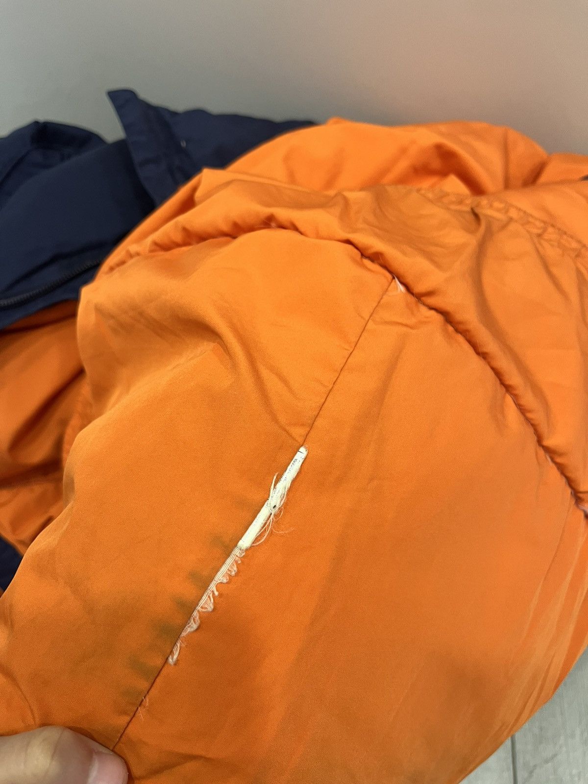 Nike Nike Vintage Puffer Down Jacket Hide Pockets Size US L / EU 52-54 / 3 - 7 Thumbnail
