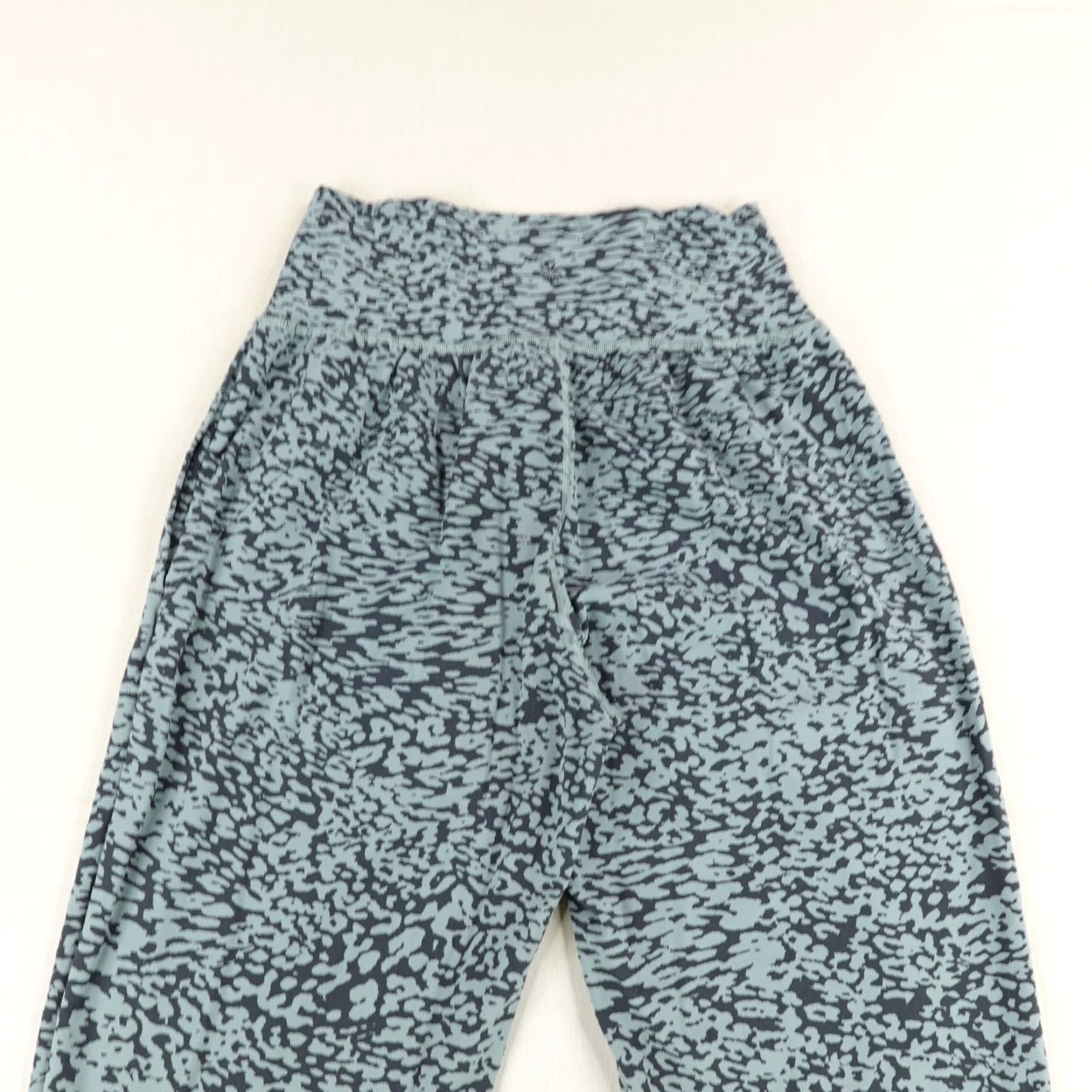 Athleta Athleta Pants Womens Small Blue Black Elation Jogger Animal Print Performance Size 28" / US 6 / IT 42 - 5 Thumbnail