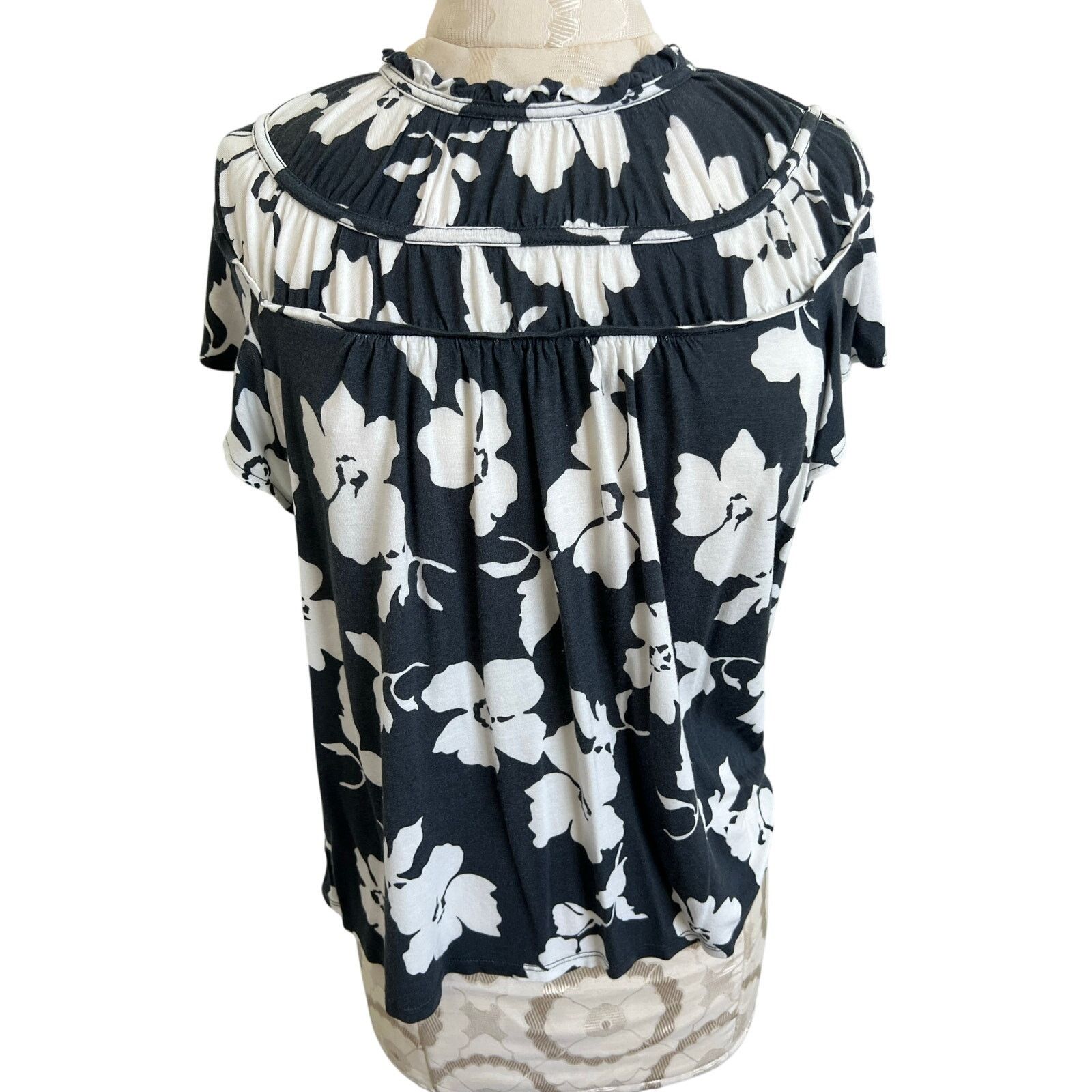 Loft Loft Outlet Short Sleeve Lightweight Floral Blouse Medium Size M / US 6-8 / IT 42-44 - 1 Thumbnail