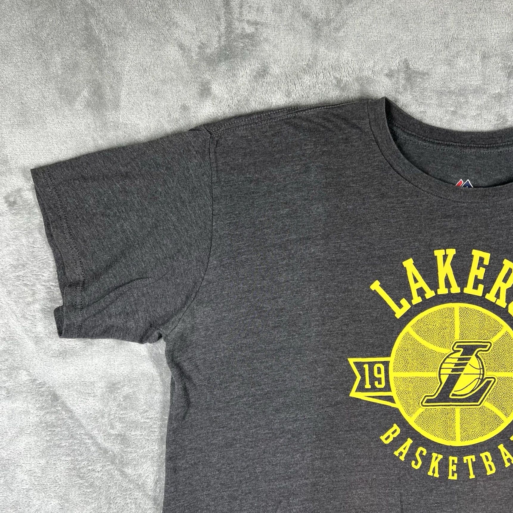 NBA Majestic NBA Basketball Los Angeles Lakers Men’s 2XL T-Shirt Dark Heather Gray Size US XXL / EU 58 / 5 - 2 Thumbnail