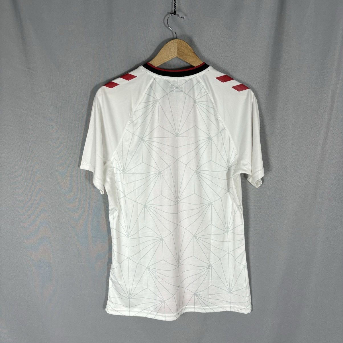 Hummel Hummel Southampton FC jersey medium sportswear vintage Size US M / EU 48-50 / 2 - 5 Thumbnail