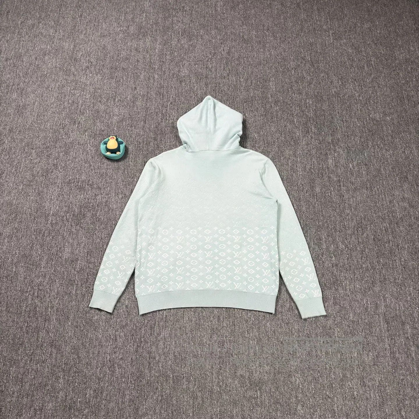 Louis Vuitton LV Fall Blue Gradient Printed Hoodie. Size US M / EU 48-50 / 2 - 2 Thumbnail