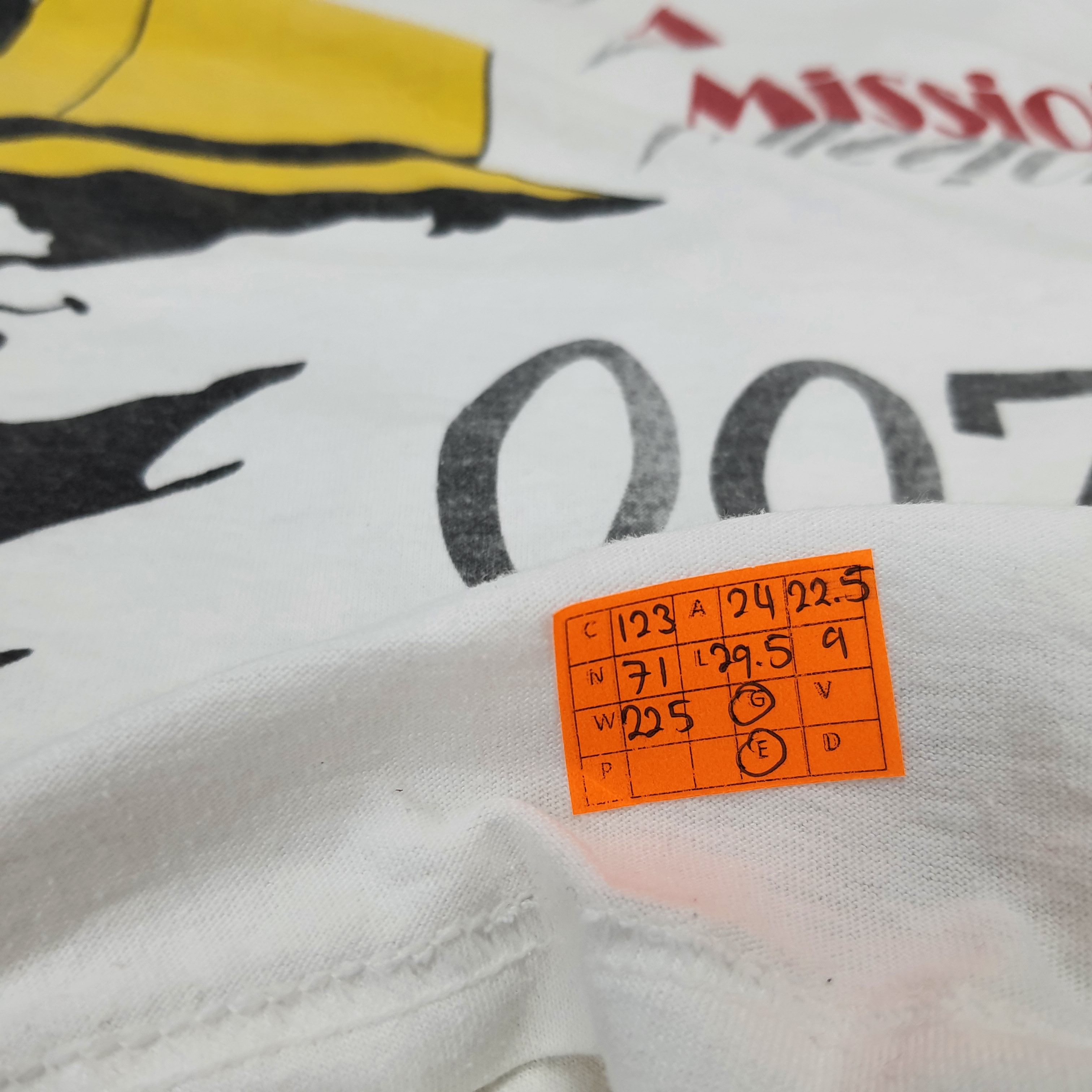Vintage Vintage James Bond 007 On A Mission 90s Movie T-shirt Size US XL / EU 56 / 4 - 10 Thumbnail
