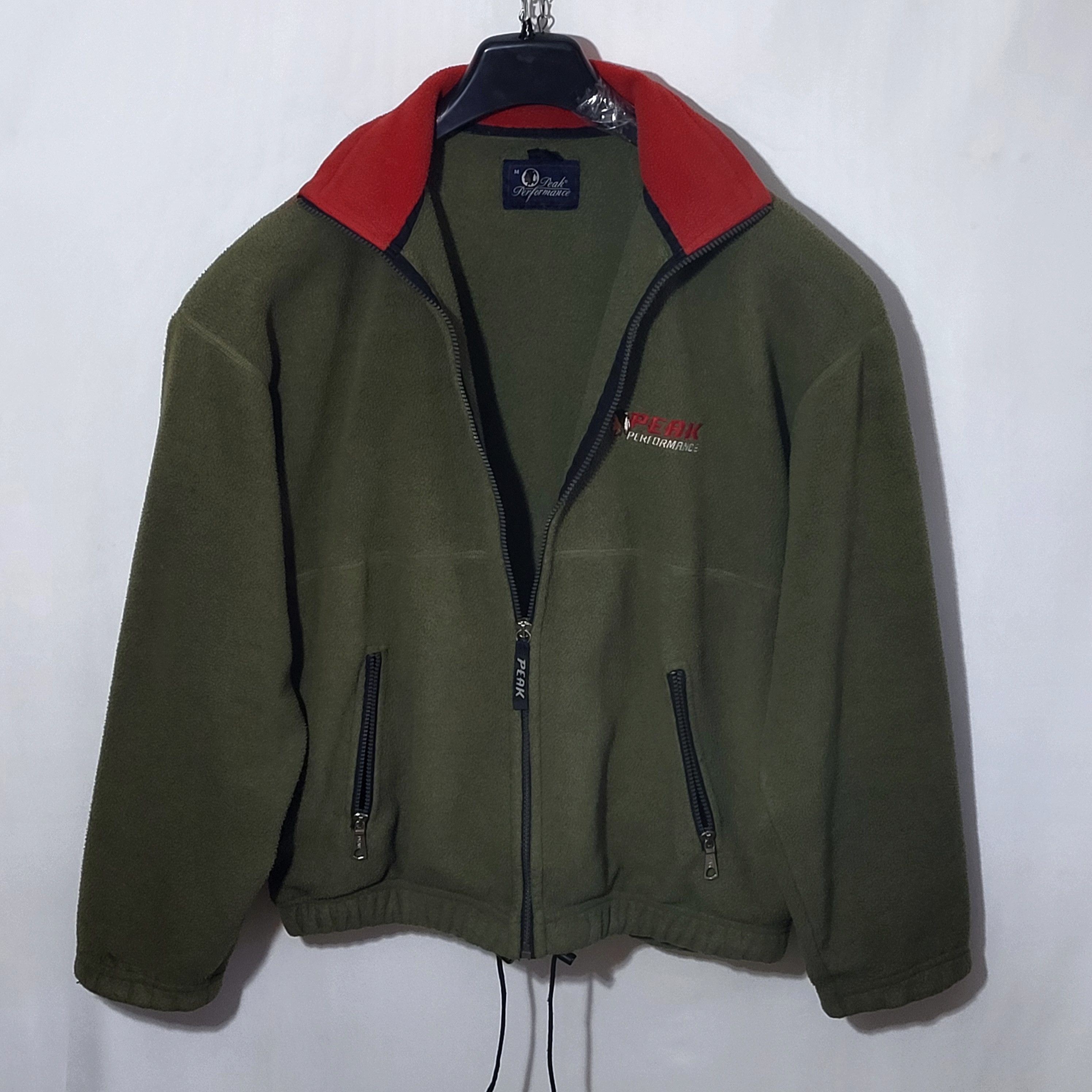 Peak Performance Vintage Peak Performance Sweatshirt.Size M but fit L.. Size US M / EU 48-50 / 2 - 1 Thumbnail