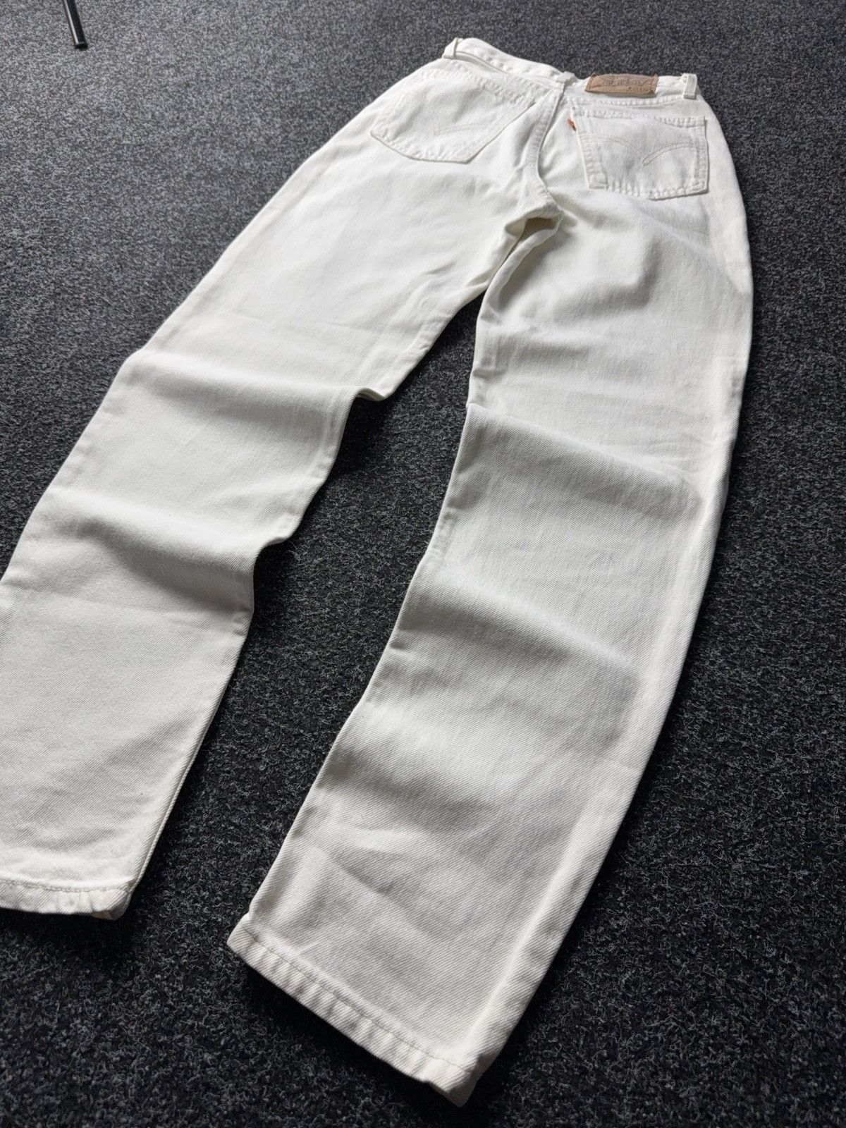 Levi's Vintage Clothing Vintage Levi’s 501 White Denim Jeans Orange Tab W25 L32 Size 25" / US 0 / IT 36 - 14 Thumbnail