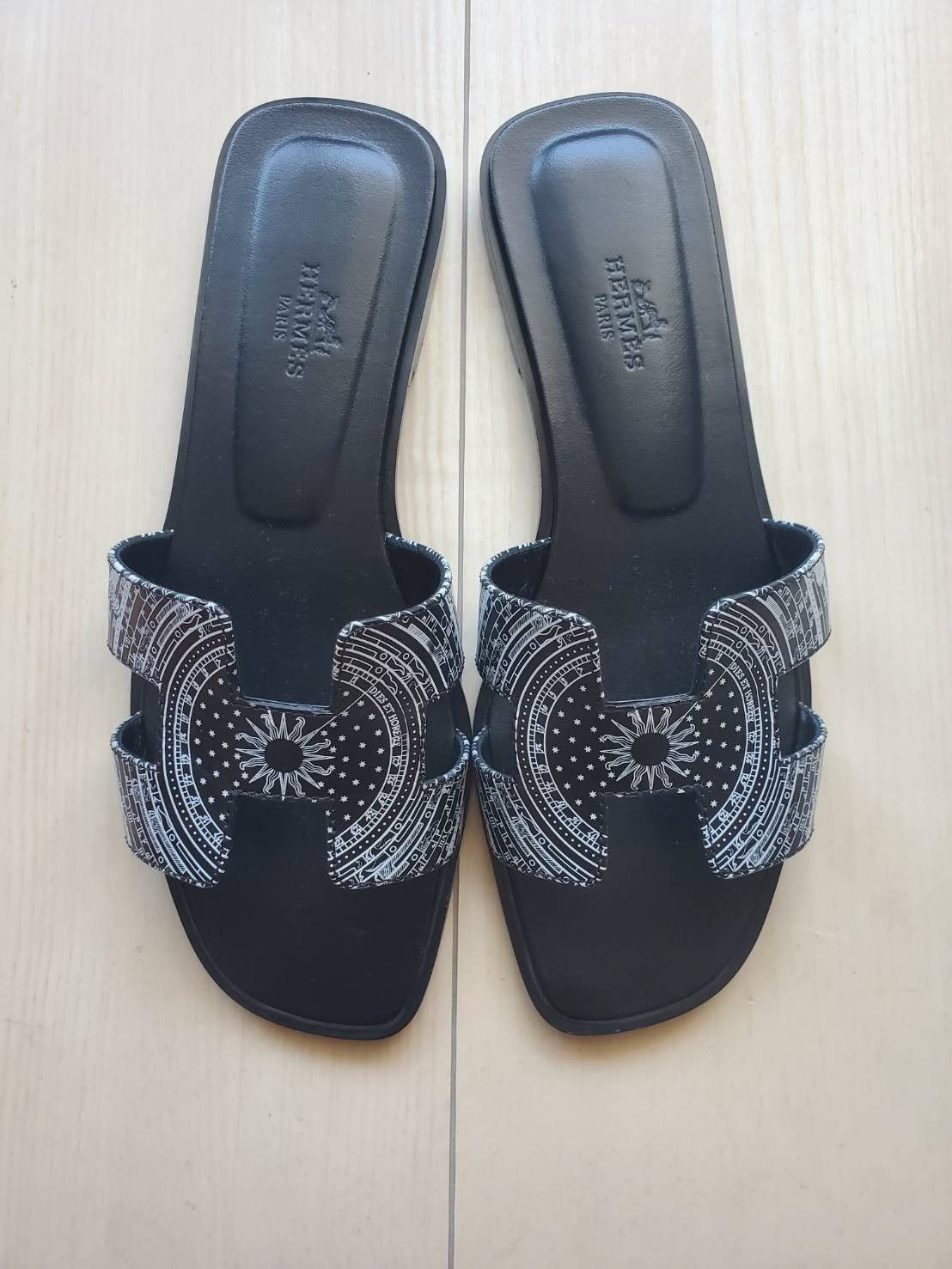 Hermes Hermès Oran Astrologie/Bandana B/W EU37 (US6.5/JP23.5) Size US 6.5 / IT 36.5 - 2 Thumbnail