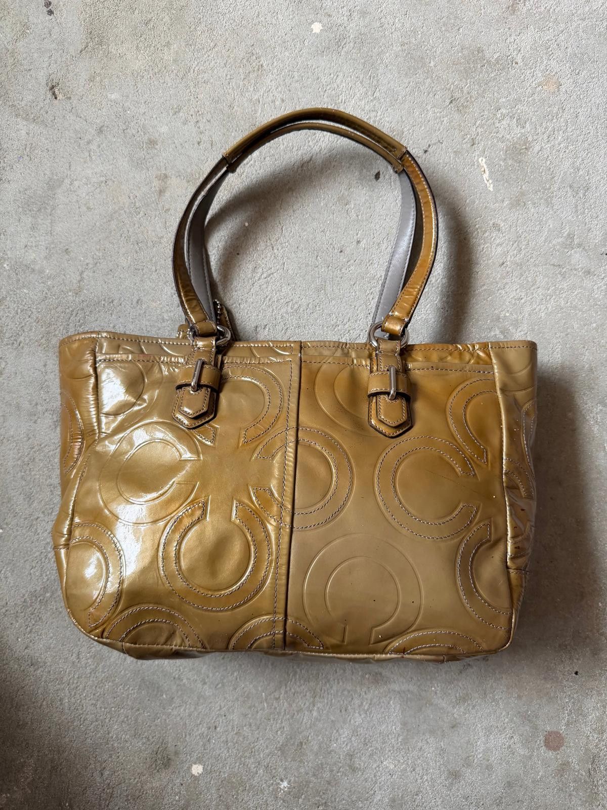 Coach Coach Signature Embossed Patent Shoulder Bag Khaki Size ONE SIZE - 6 Thumbnail