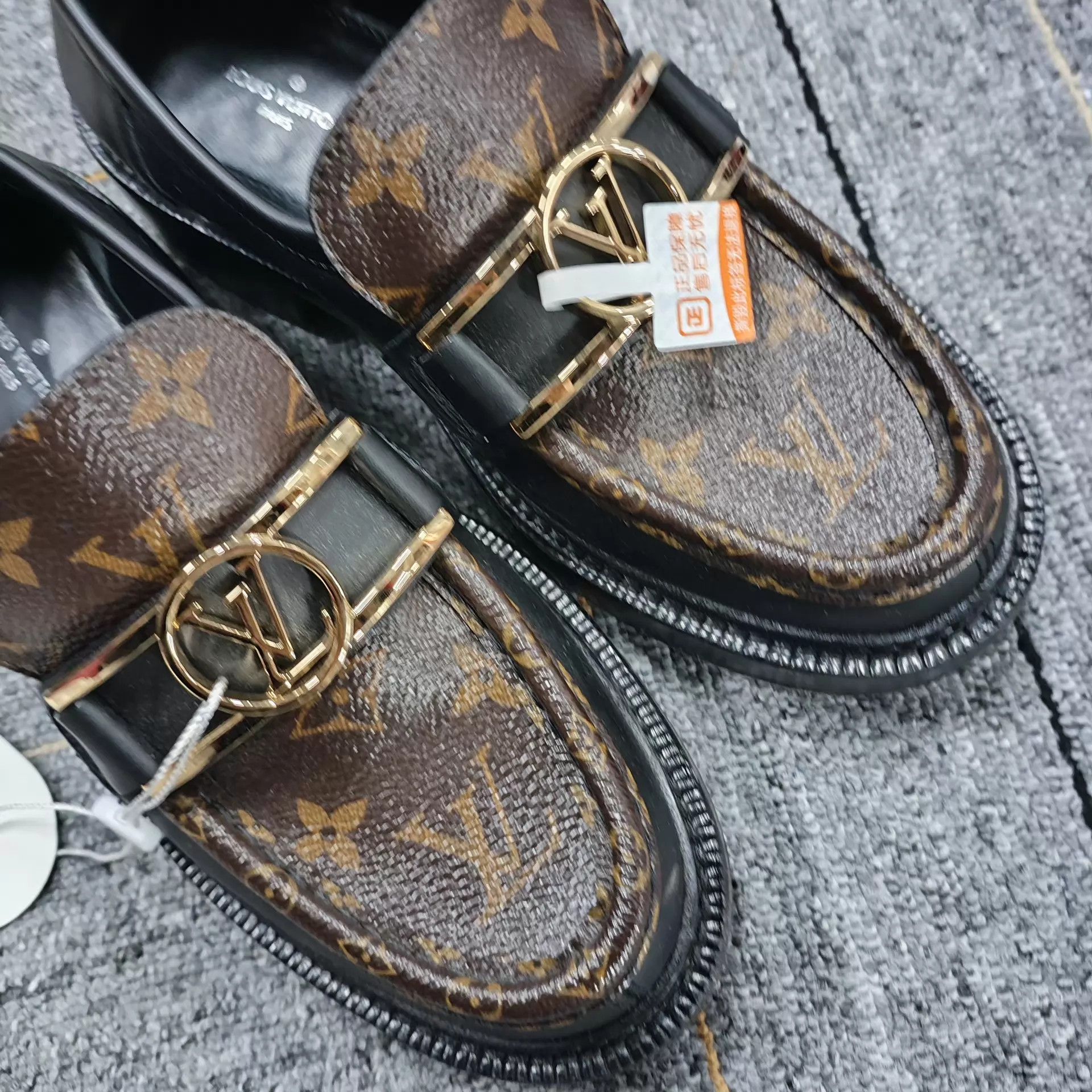 Louis Vuitton LV Monogram Canvas Flats Women's Size 37 Size US 6.5 / IT 36.5 - 4 Thumbnail