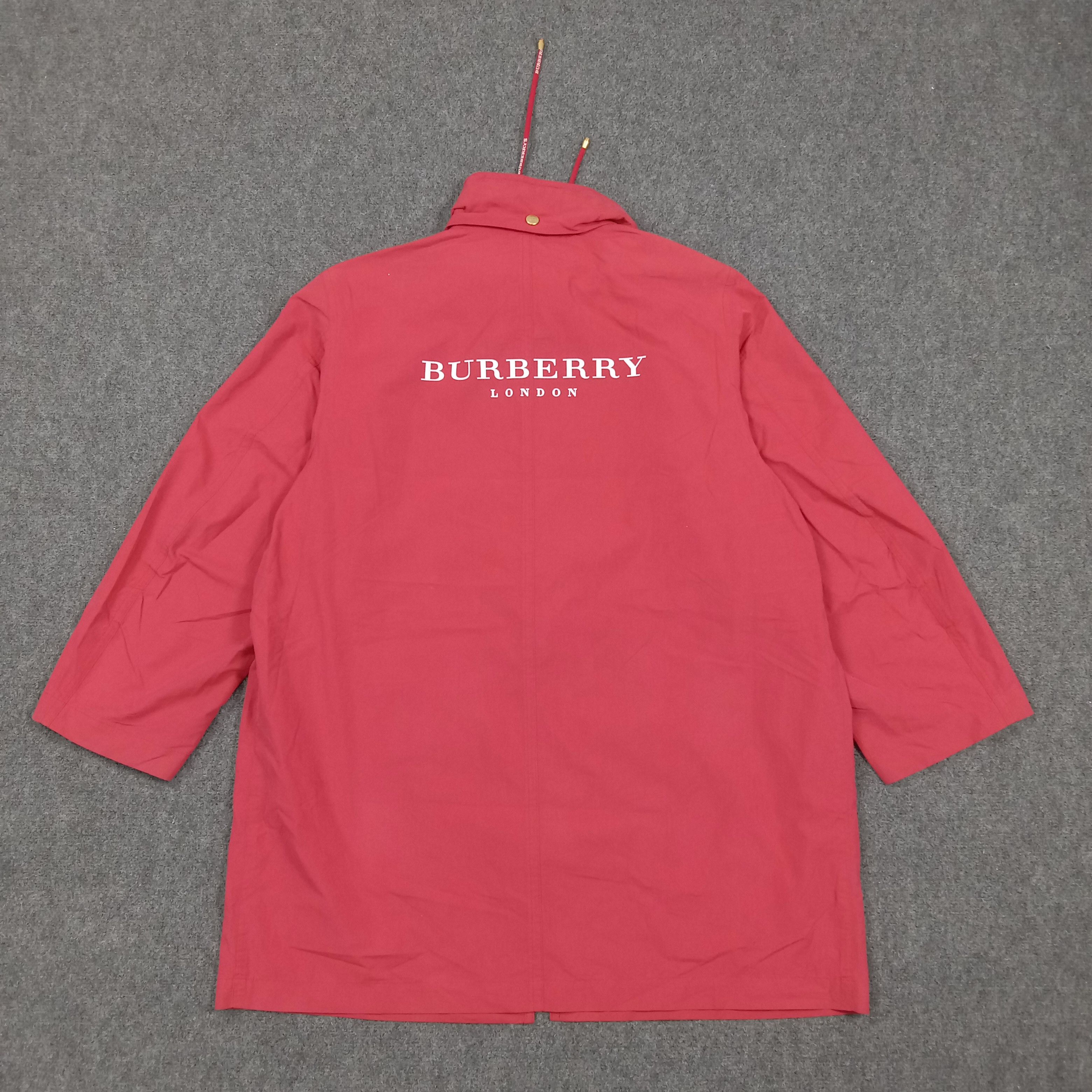 Burberry Burberrys' Lightweight Red Anorak Retro Jacket C274N5 Size US L / EU 52-54 / 3 - 1 Thumbnail