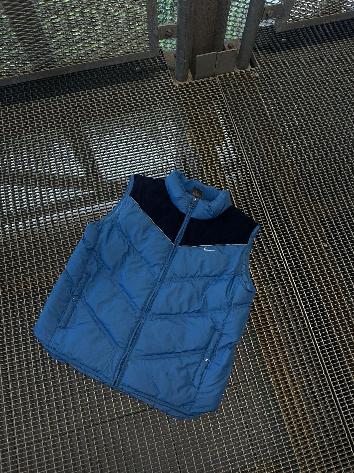 Nike Vintage Nike 90's Swoosh Puffer Vest Y2K/YKK Size US XL / EU 56 / 4 - 1 Thumbnail