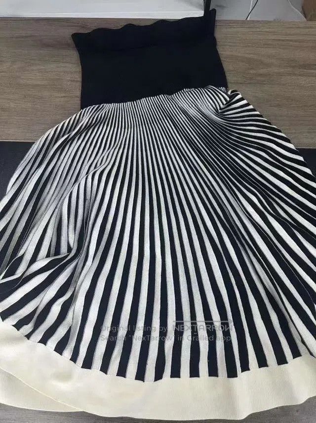 Hermes Hermes Black and white striped skirt Size 25" / US 0 / IT 36 - 1 Thumbnail