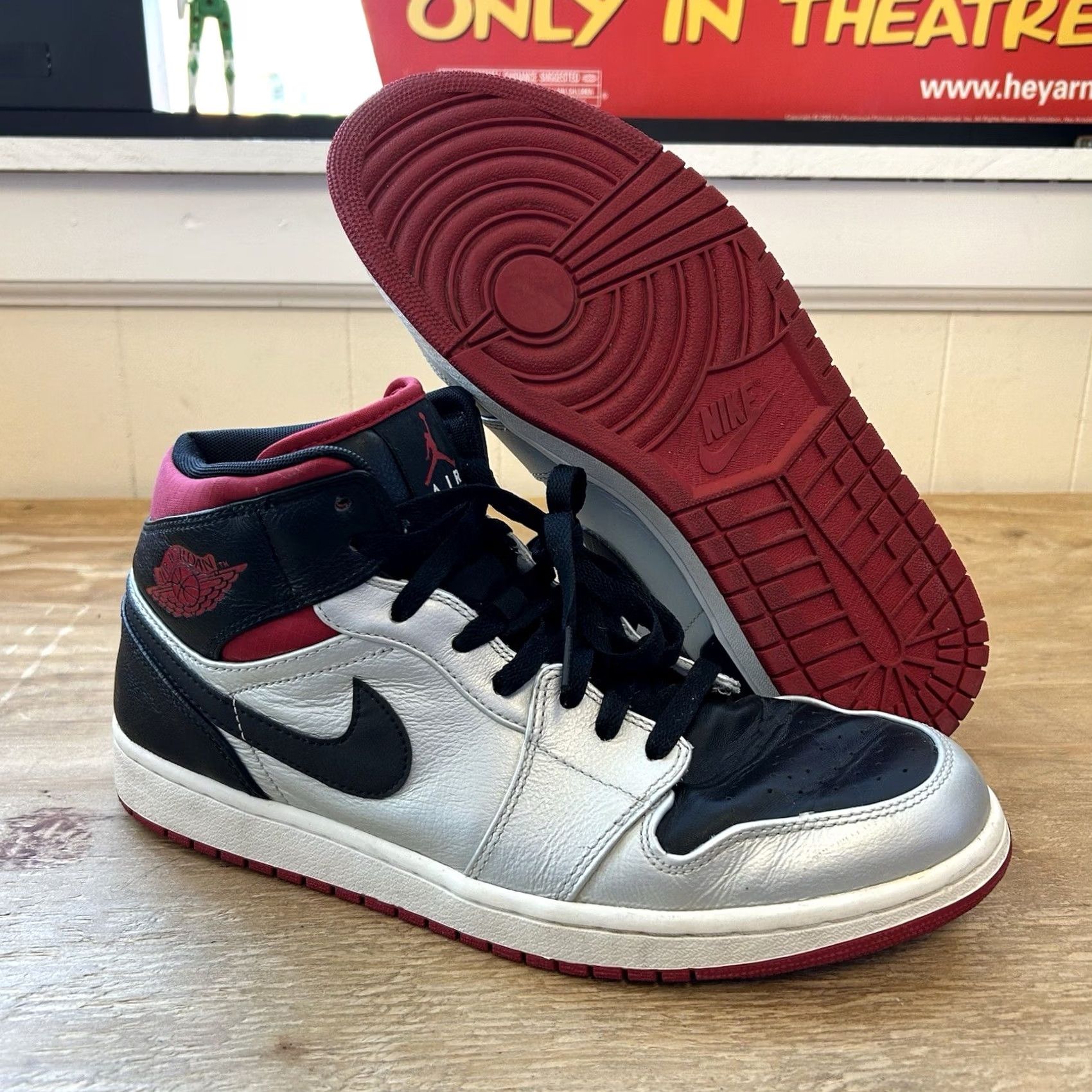Jordan Brand Air Jordan 1 Phat Kilroy Silver/Red/Black 364770-021 Size 12 Men Sneaker Size US 11 / EU 44 - 2 Thumbnail