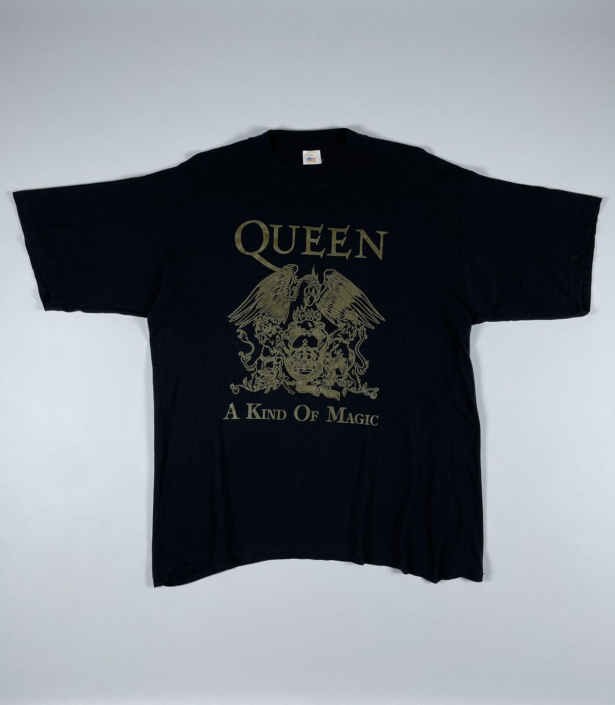 Queen Vintage T-shirt A King of Magic