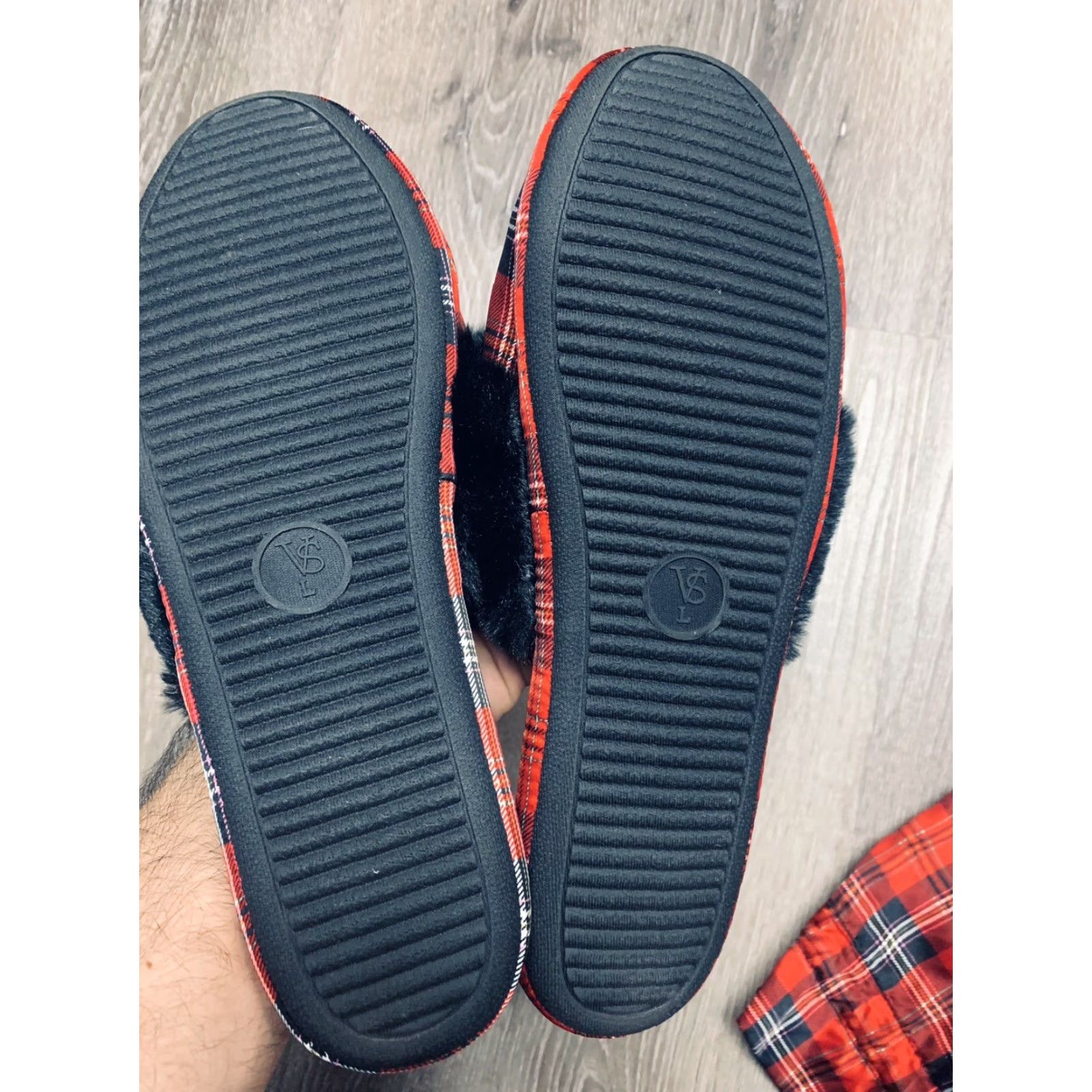 Victoria's Secret VINTAGE Victoria's Secret Slipper Red Plaid Satin L (9-10) NWT with Bag Womens Size ONE SIZE - 2 Thumbnail