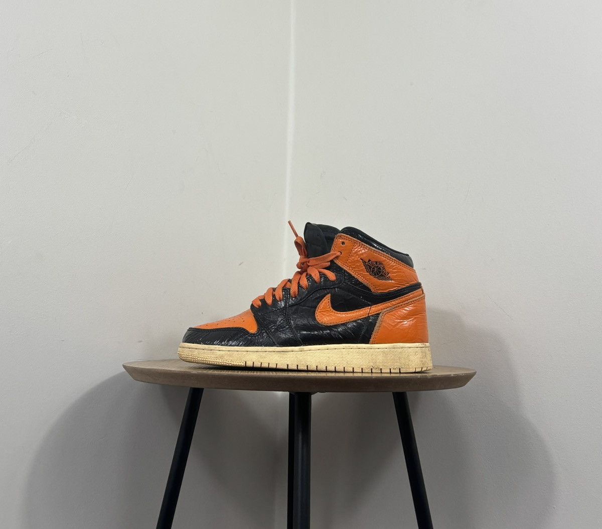 Jordan Brand Air Jordan 1 Retro High OG Shattered Backboard 3.0 Sneakers Size US 6 / EU 39 - 11 Thumbnail