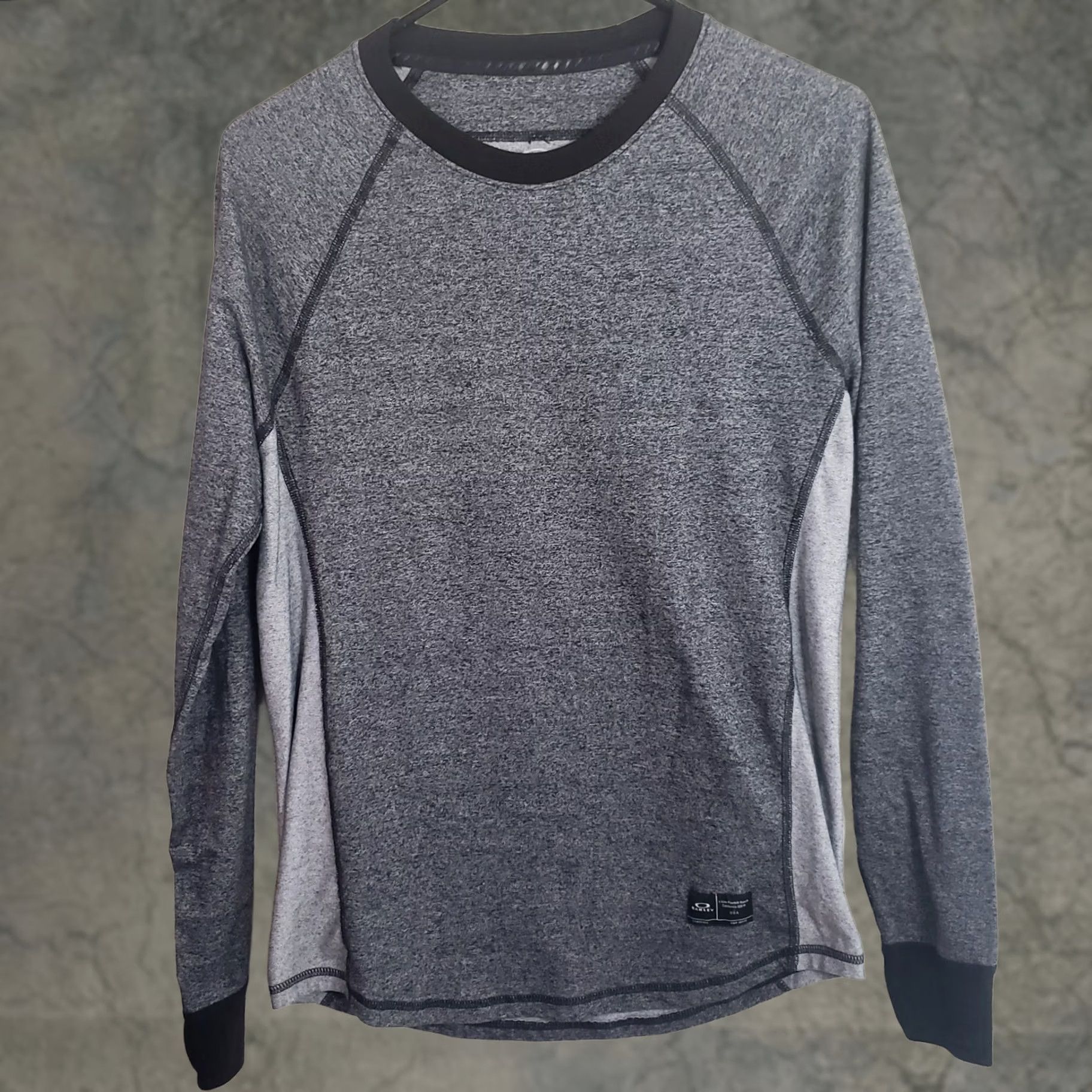 Oakley Oakley Men's S Gray Long Sleeve T-shirt Crewneck Two Tone Colorblock Pullover Size US S / EU 44-46 / 1 - 1 Thumbnail