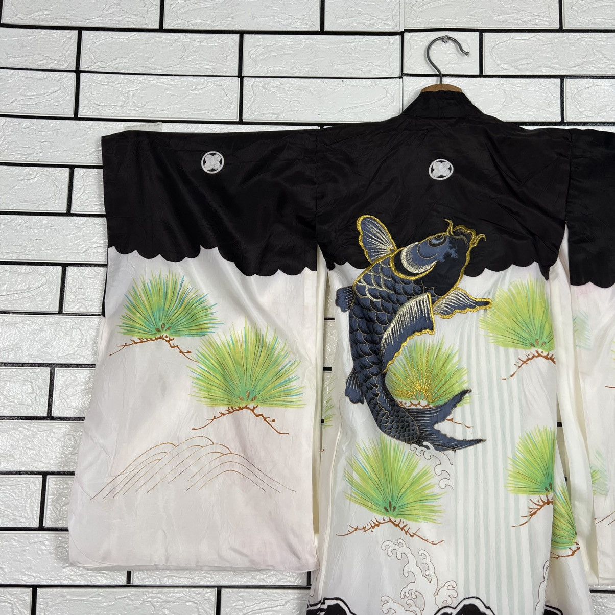Japanese Brand Traditional Japan Kimono Embroidery Koi Fish Logo #4189-C190 Size ONE SIZE - 2 Thumbnail